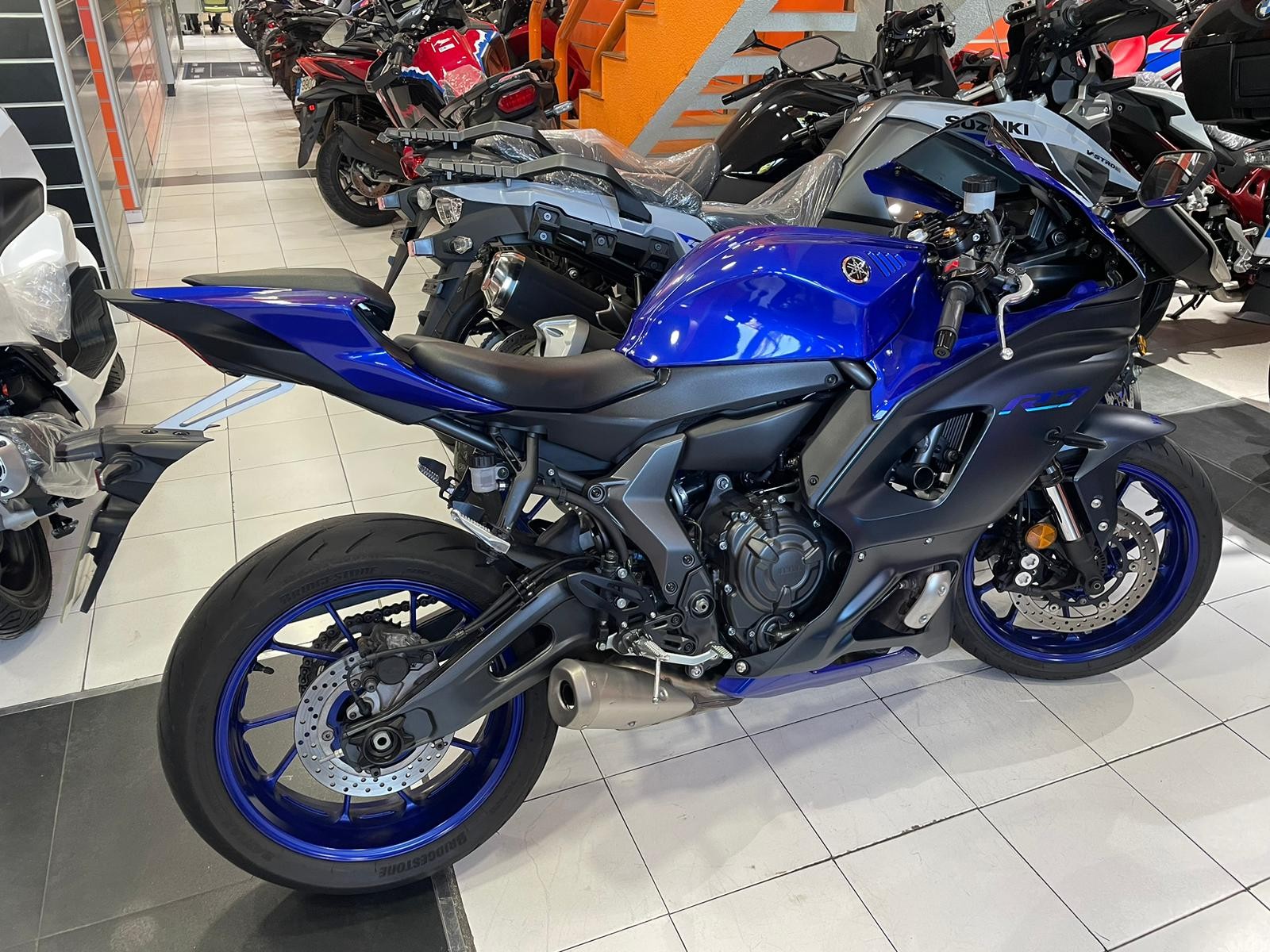 YZF-R7