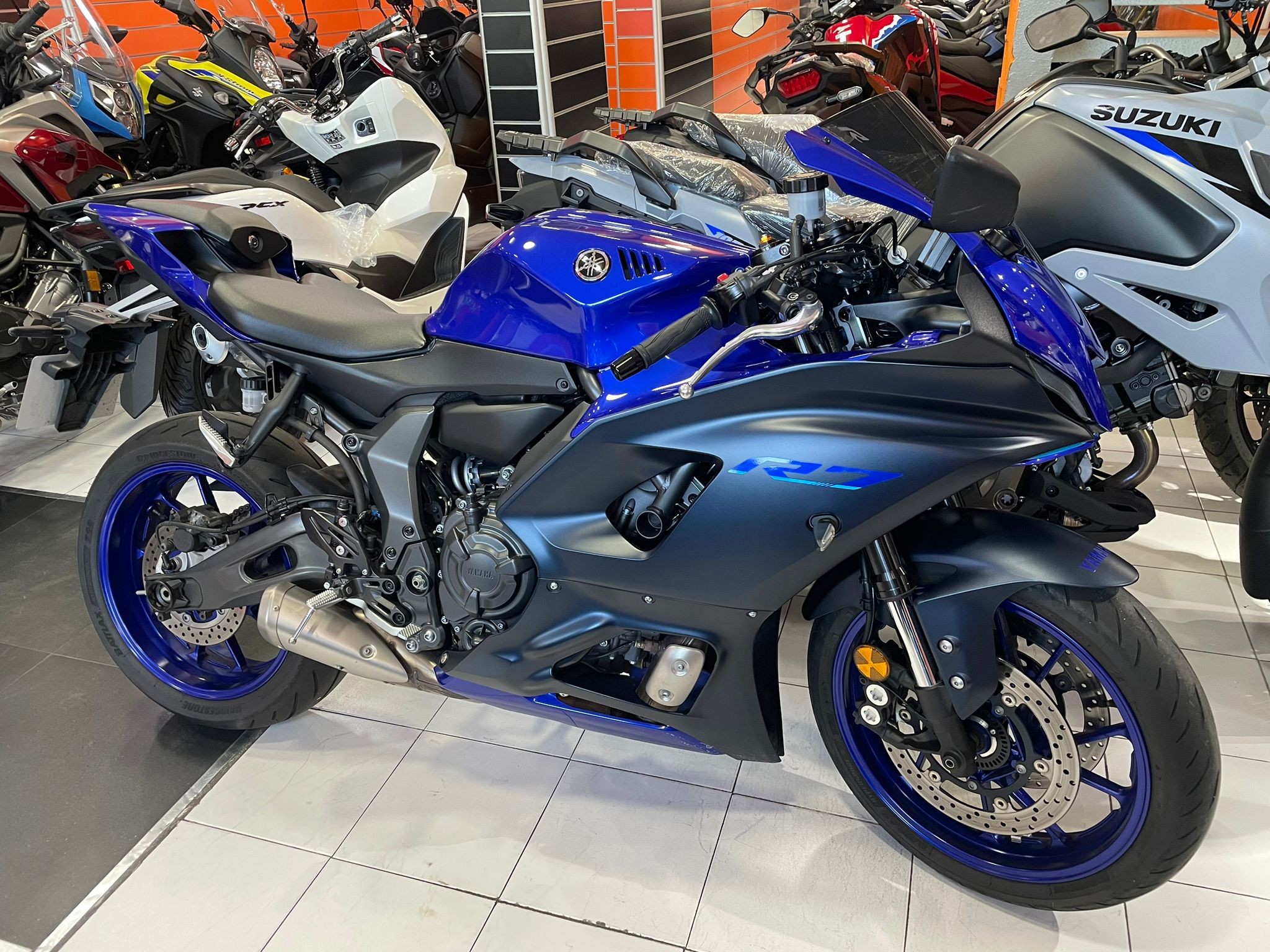 YZF-R7