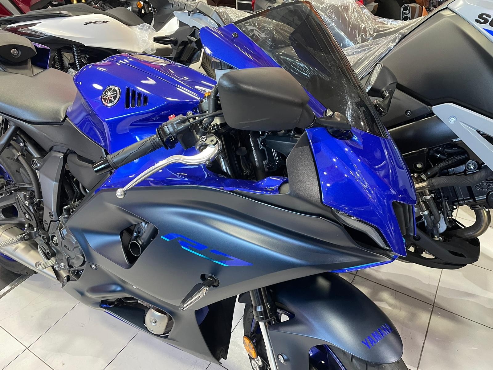 YZF-R7