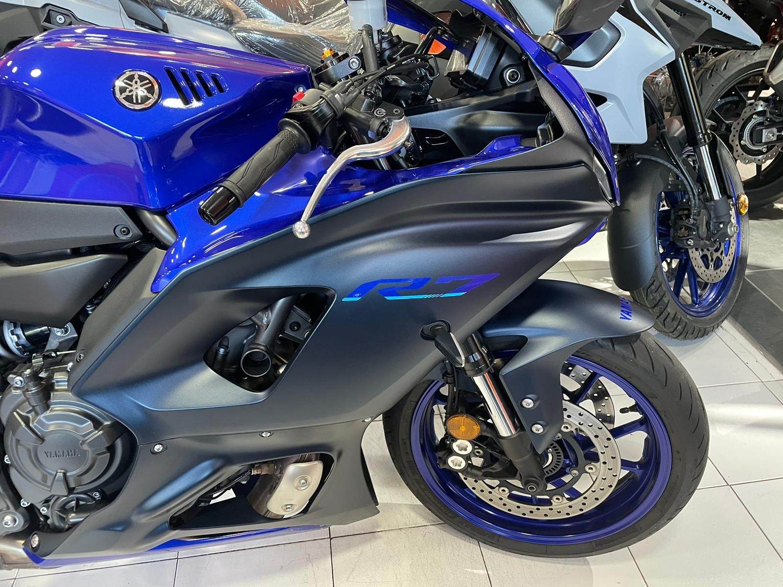 YZF-R7