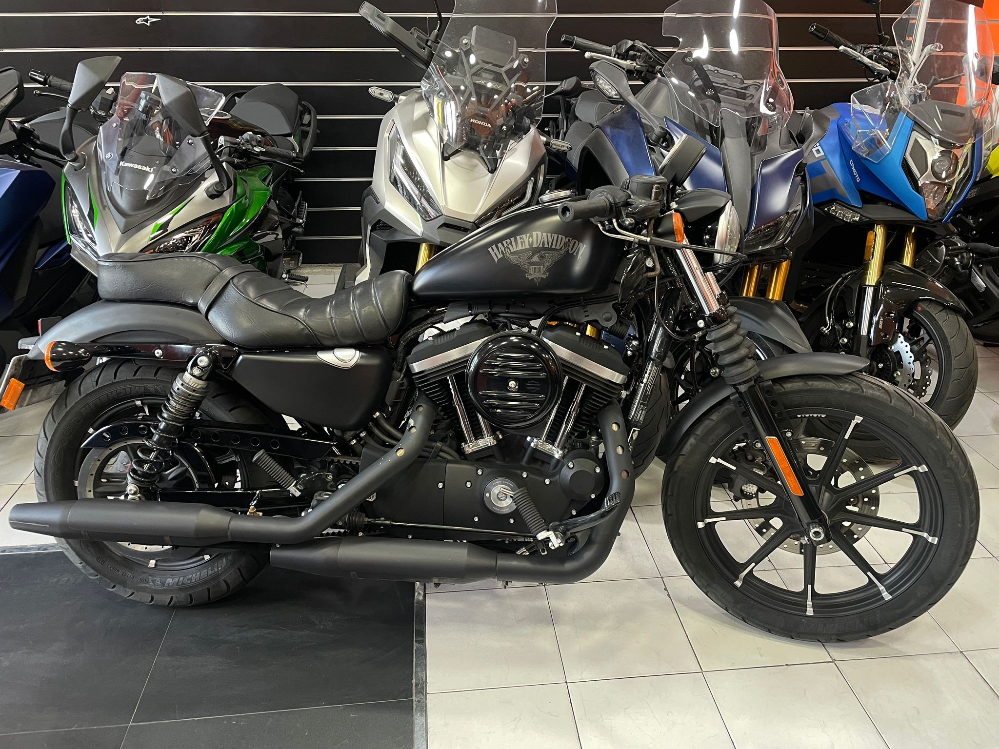 SPORTSTER IRON 883