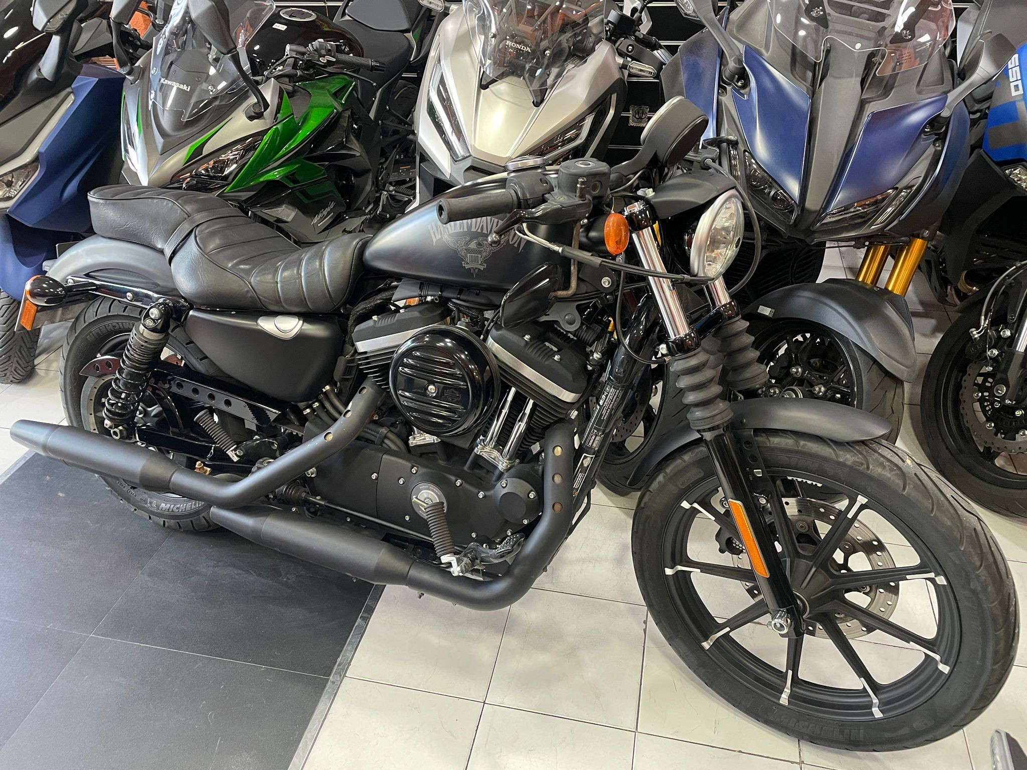 SPORTSTER IRON 883