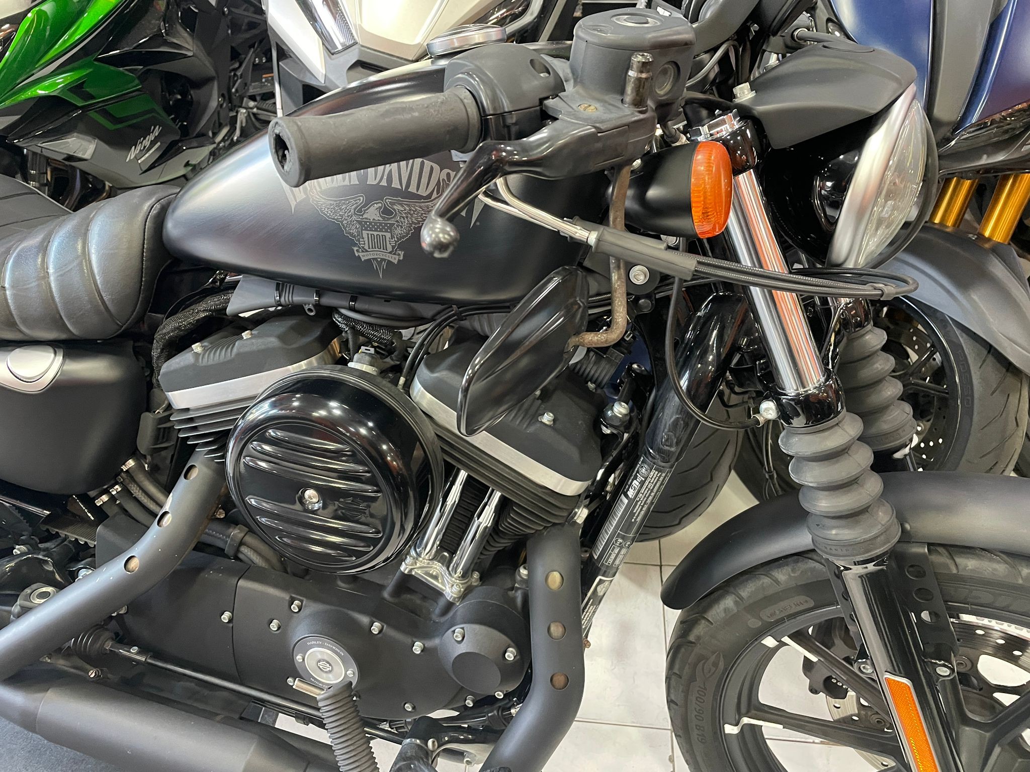 SPORTSTER IRON 883