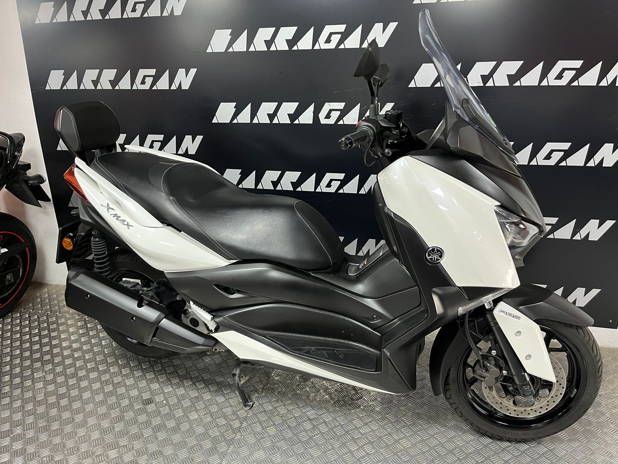 X-MAX 300
