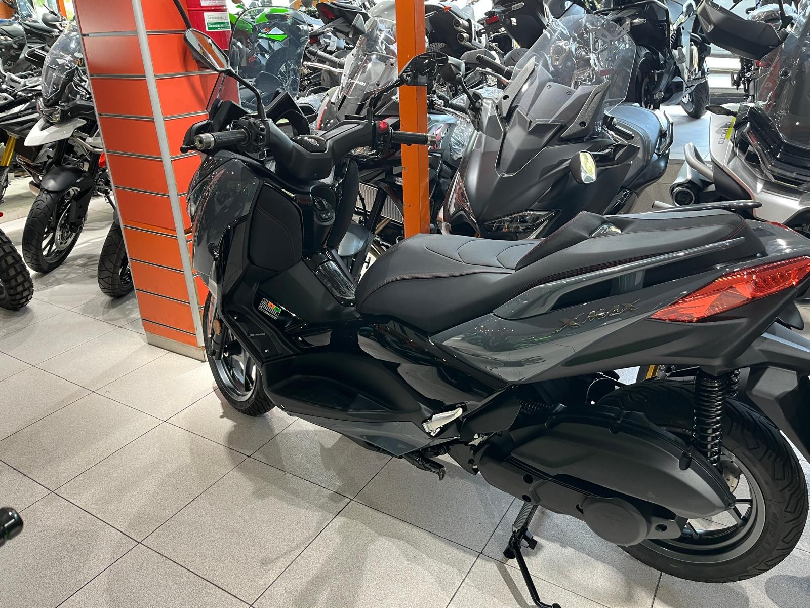 XMAX 125 TECH MAX