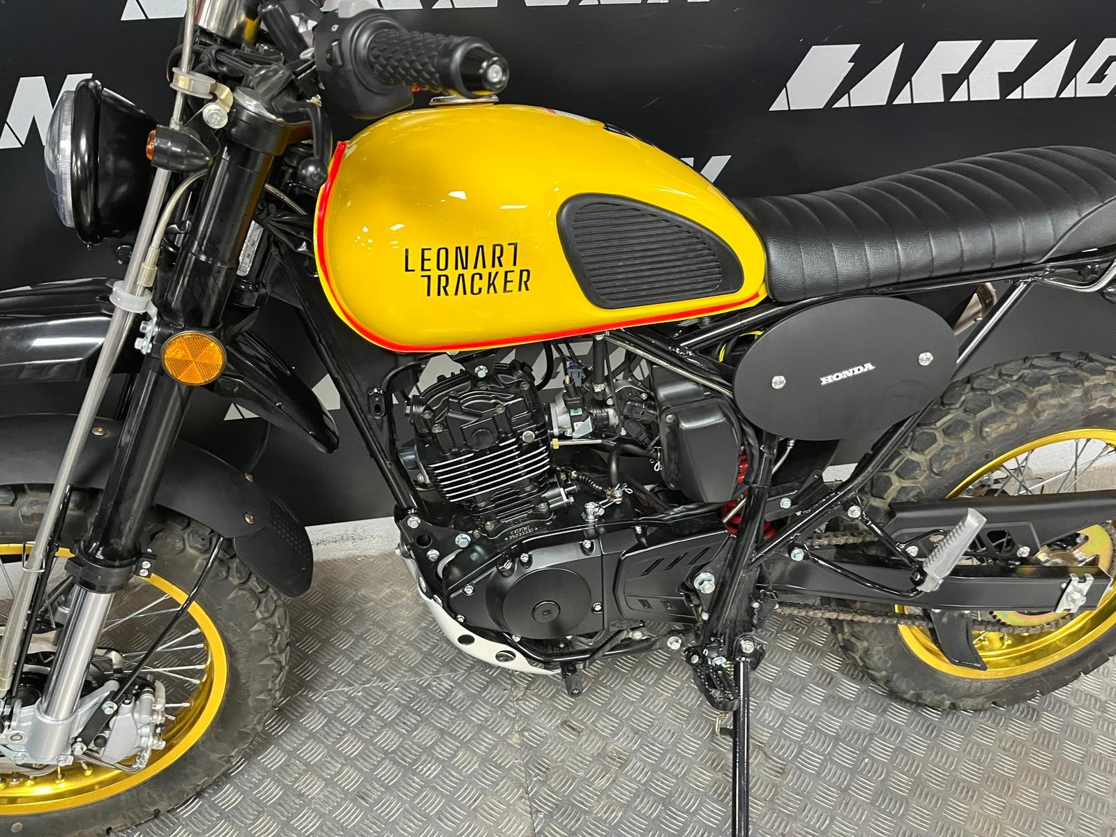 TRACKER 125