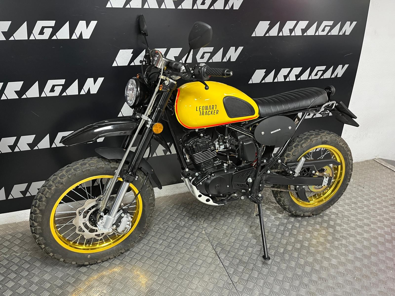 TRACKER 125