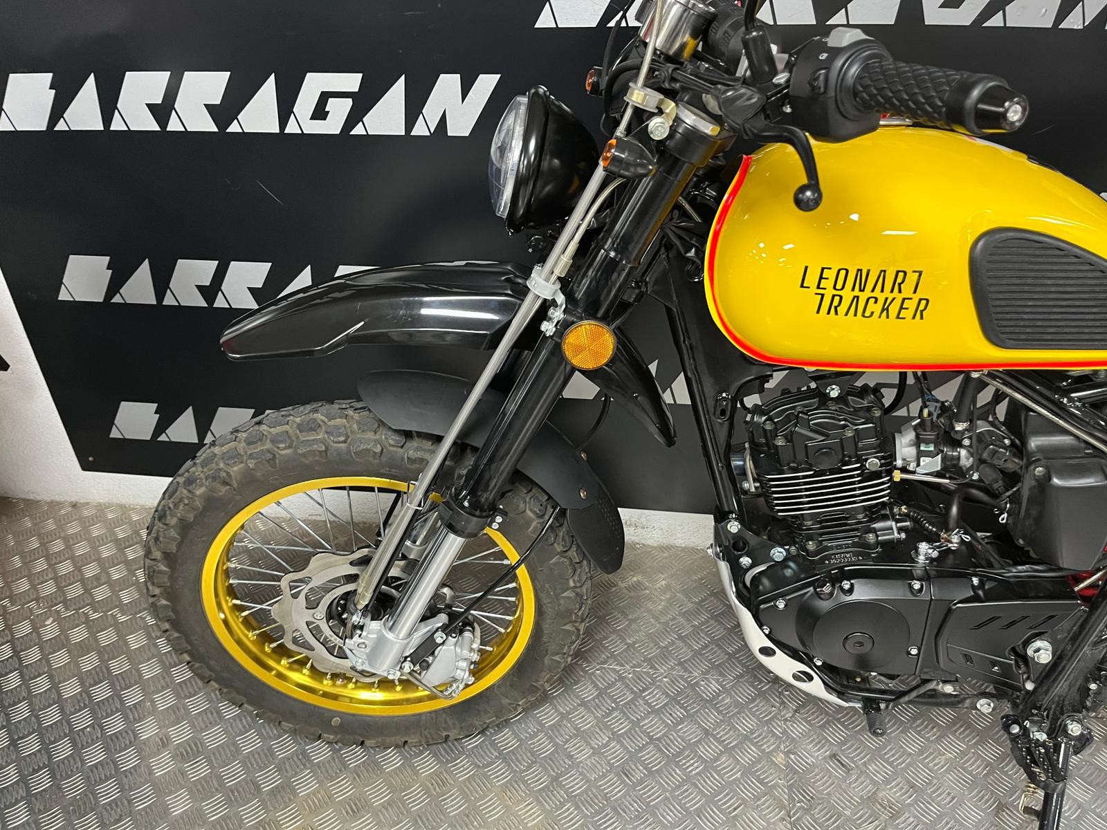 TRACKER 125