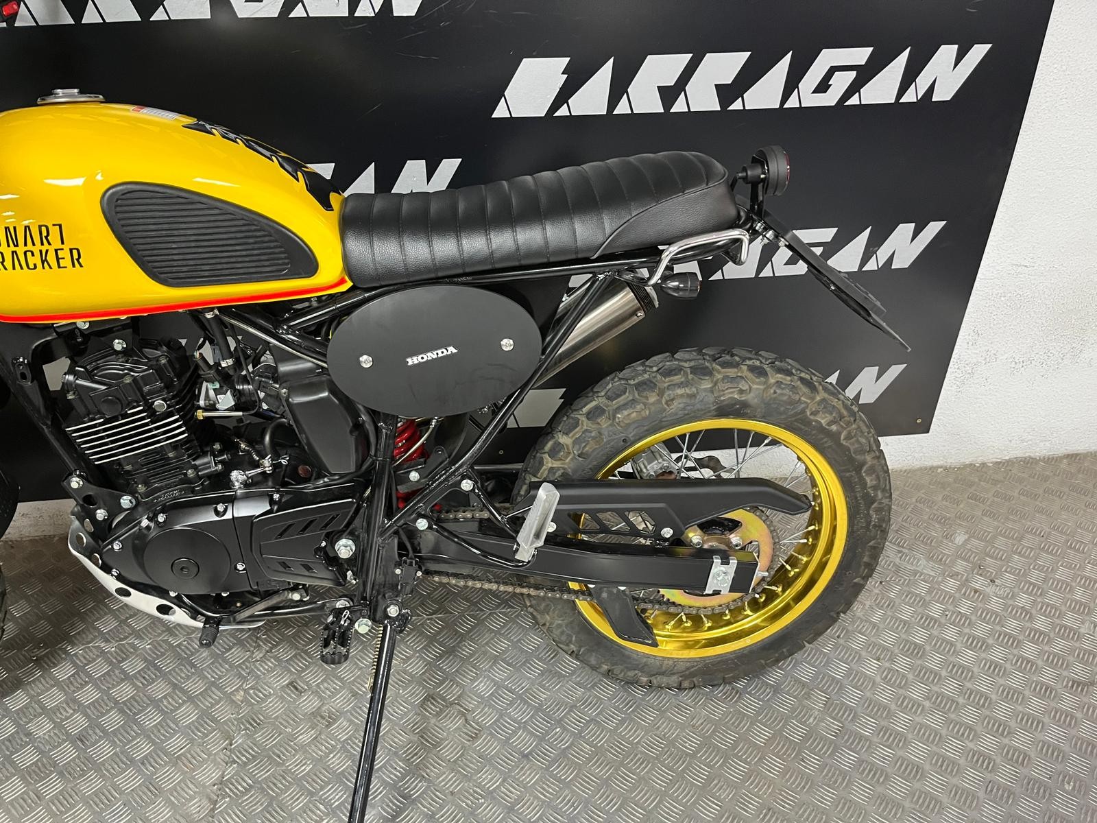 TRACKER 125