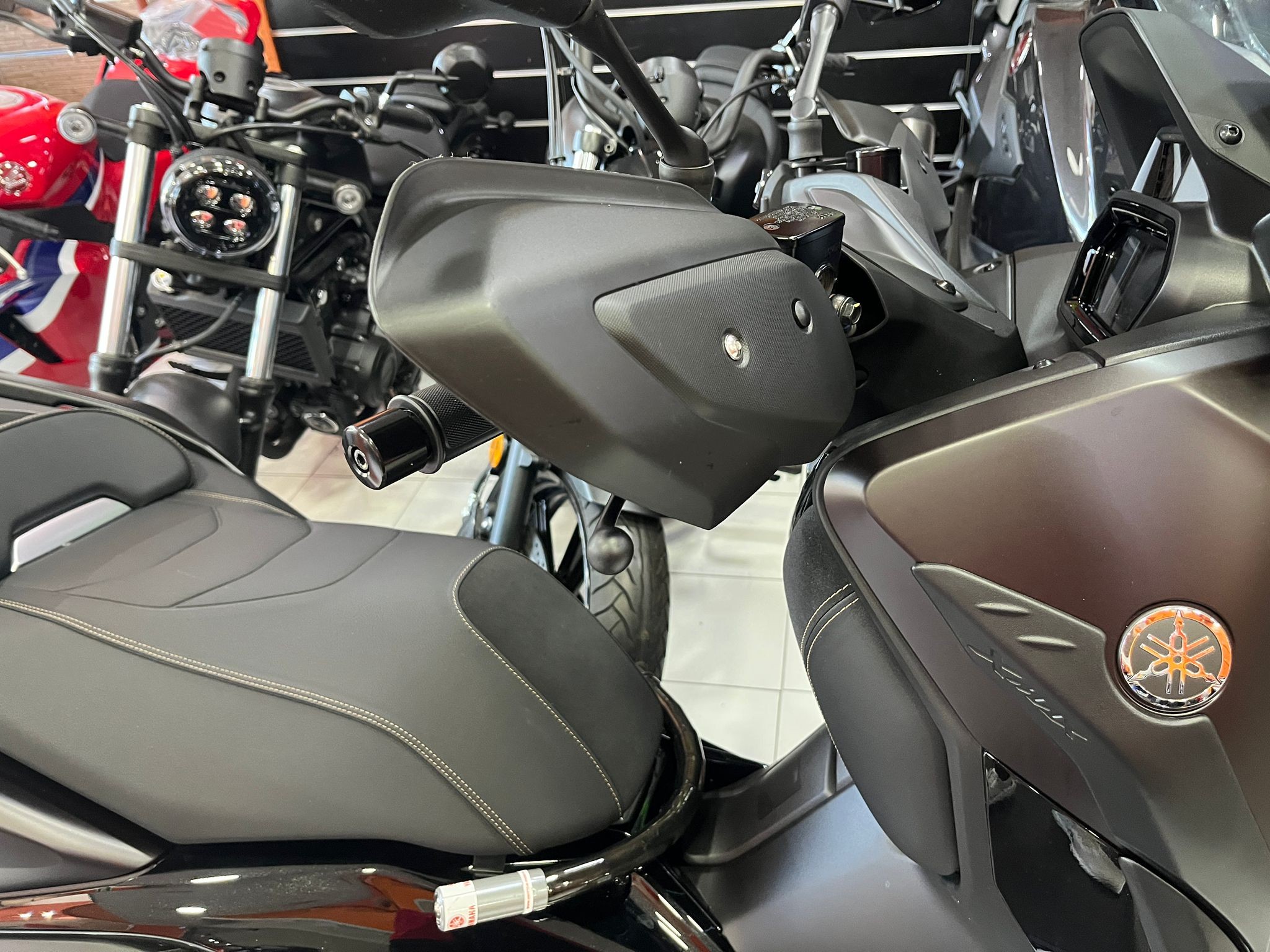 XMAX 300 TECH MAX