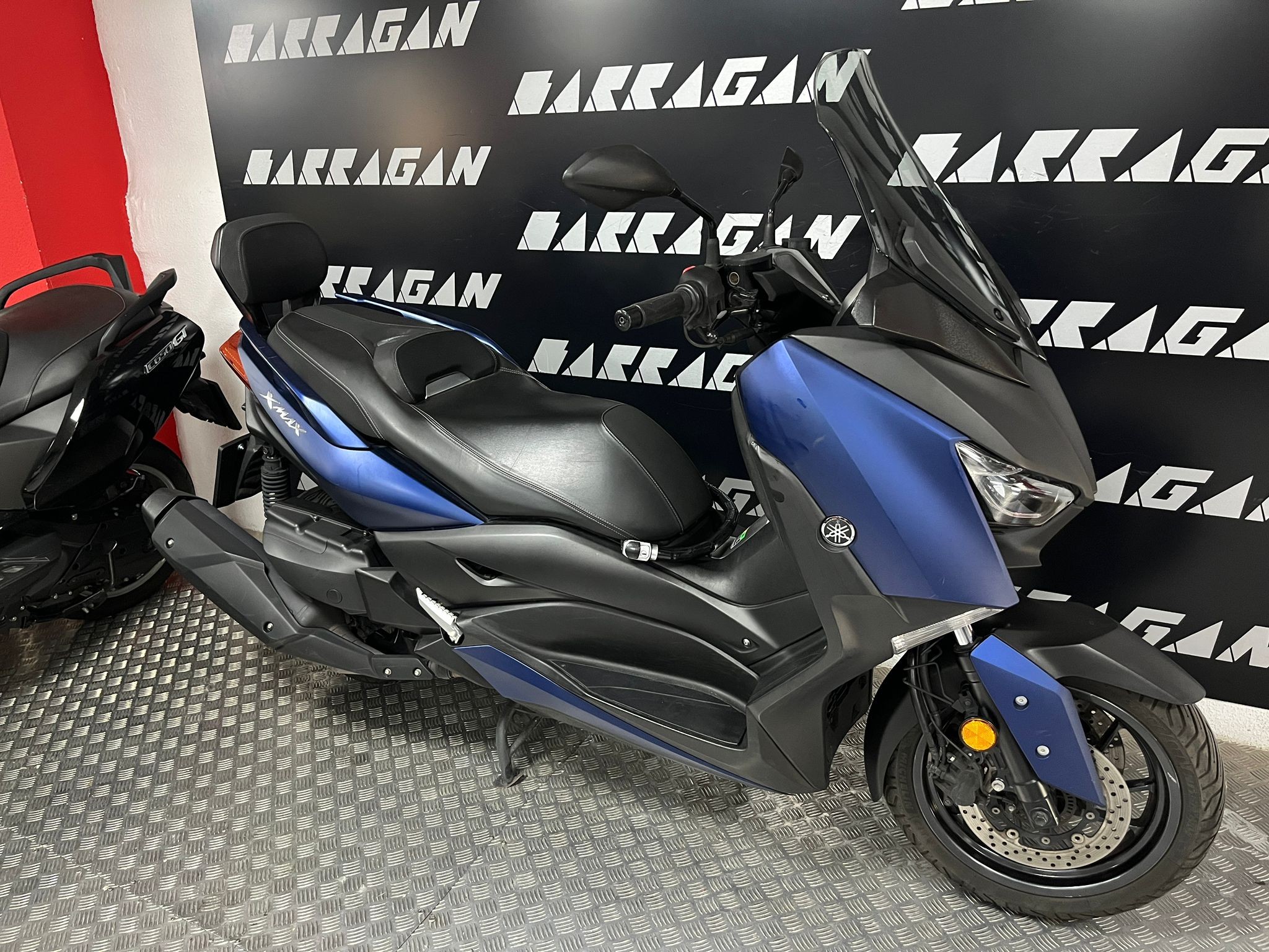 XMAX 400