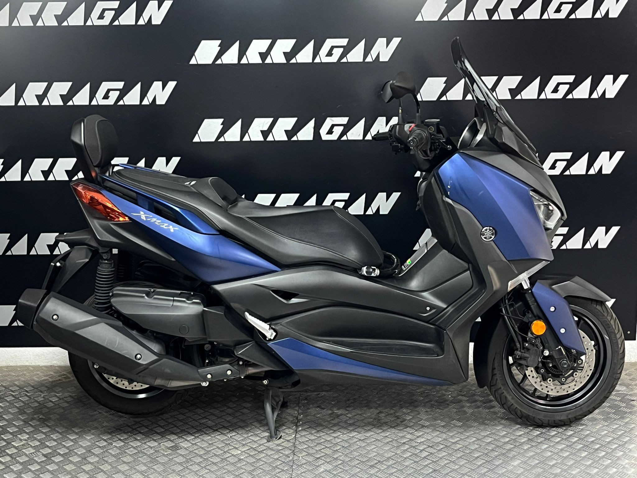 XMAX 400