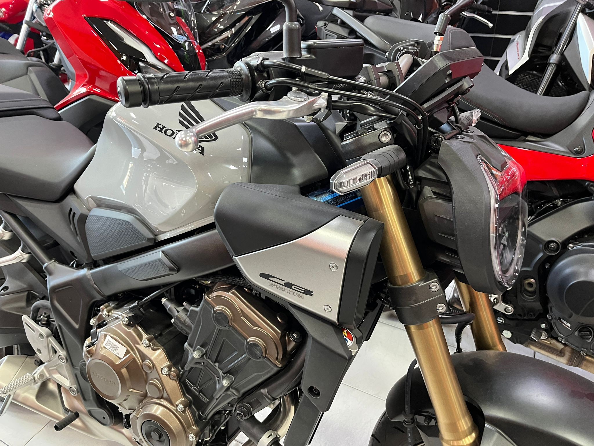 CB 650 R