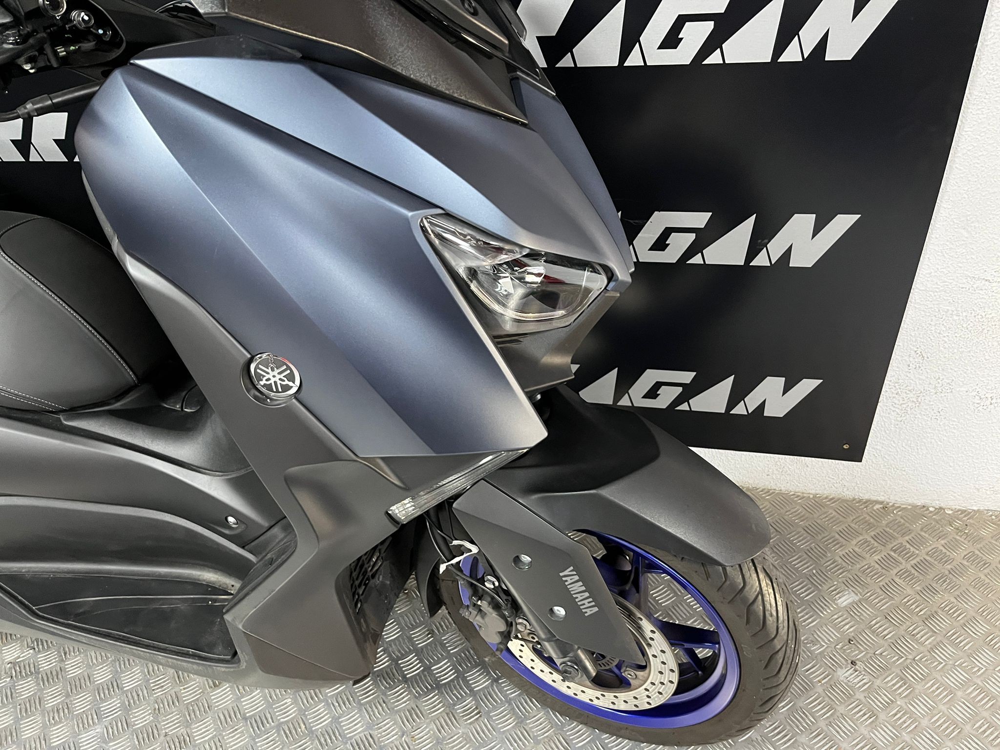 XMAX 300