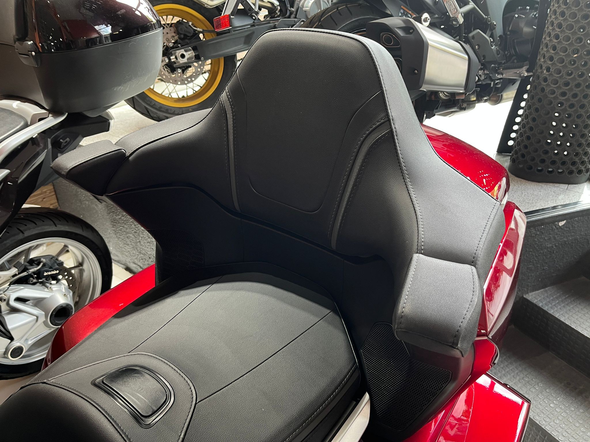 GL 1800 TOUR DCT