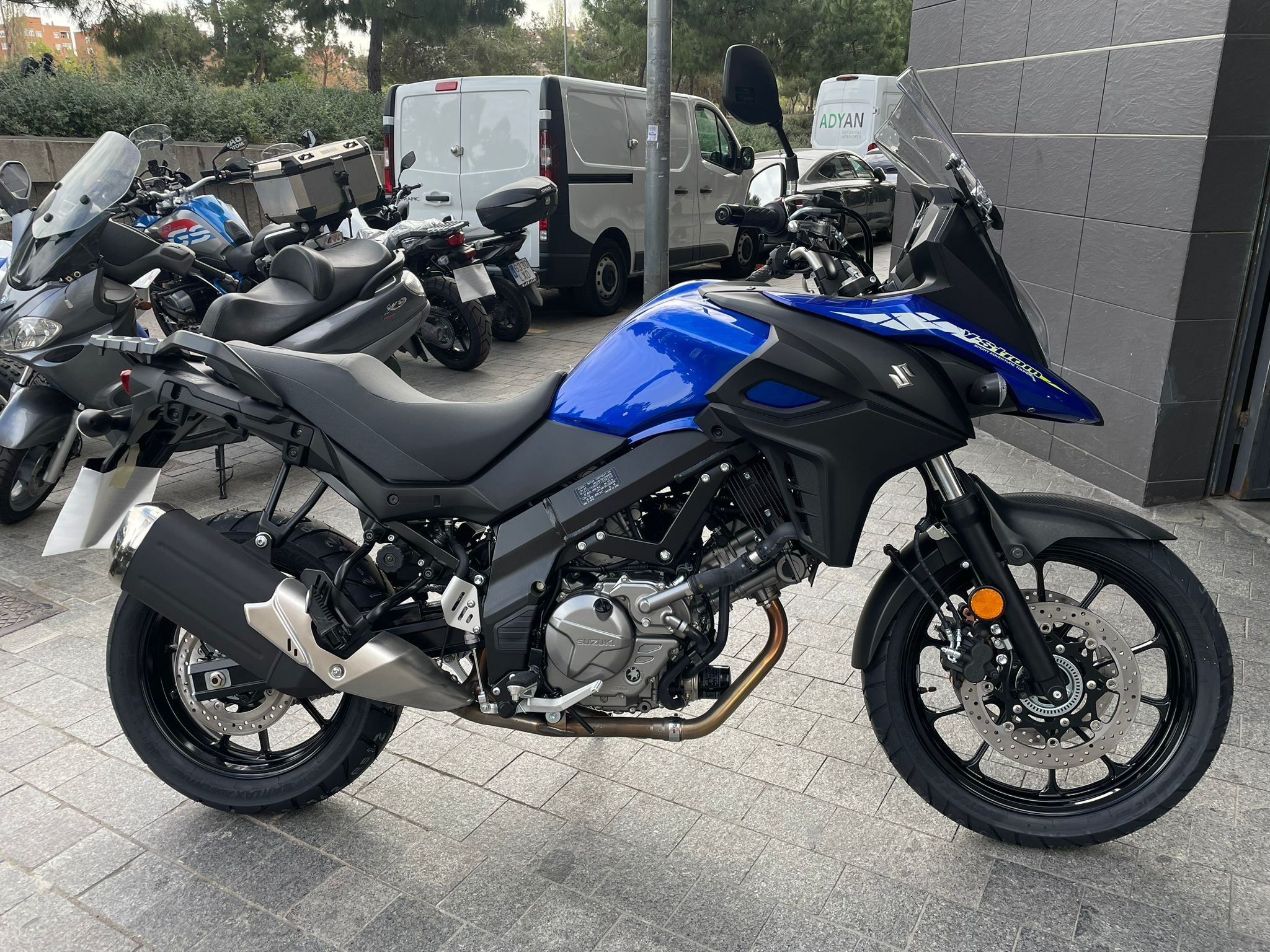 V STROM 650