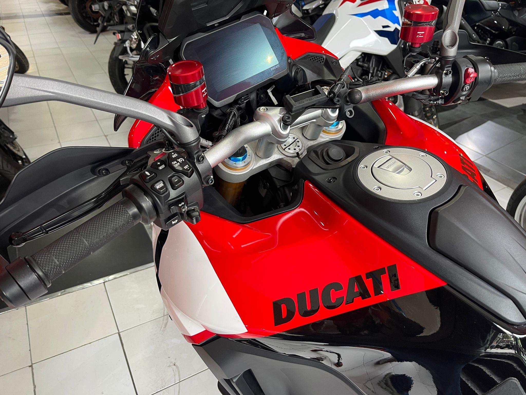 MULTISTRADA V4 PIKES PEAK