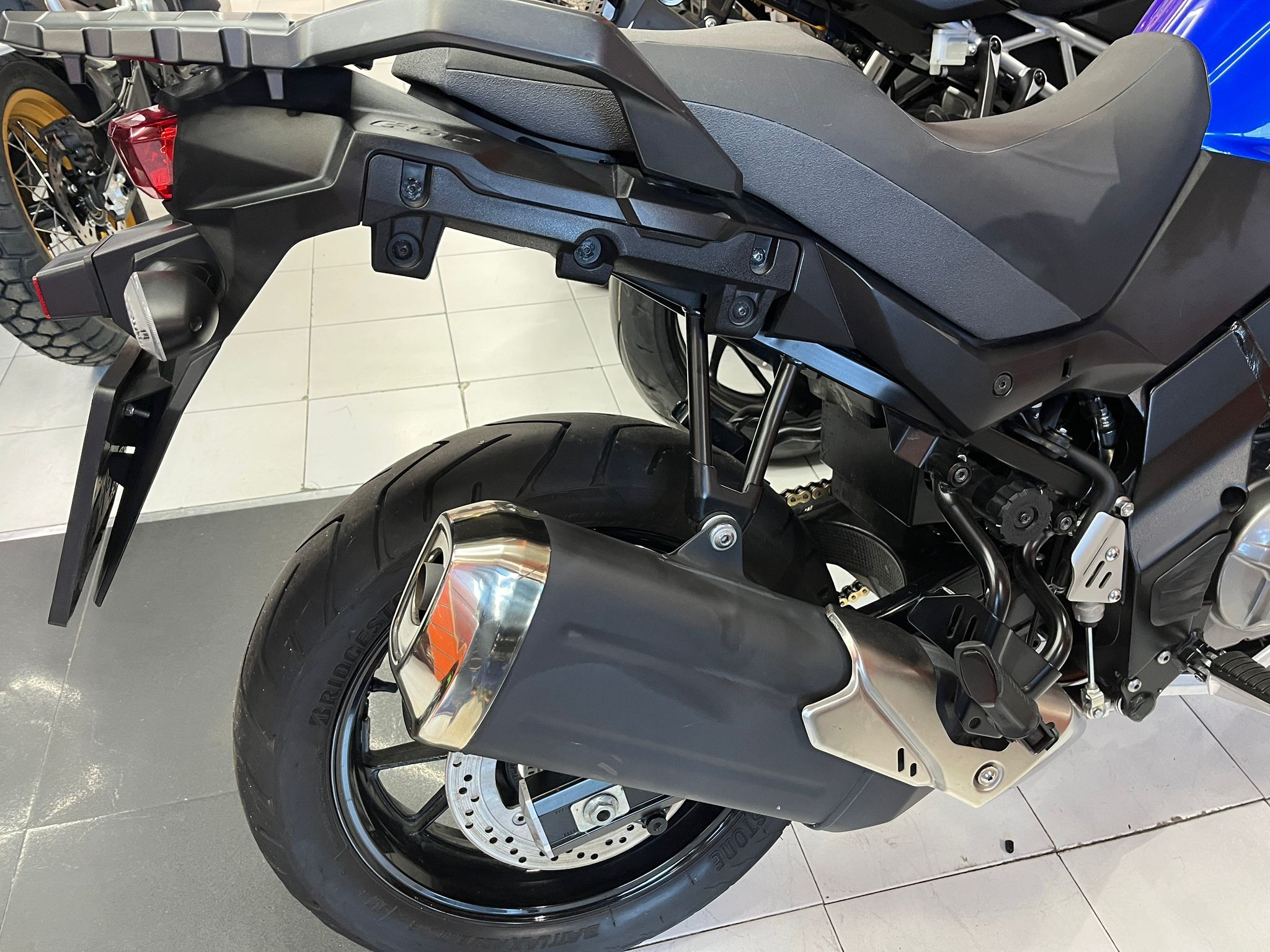 V STROM 650