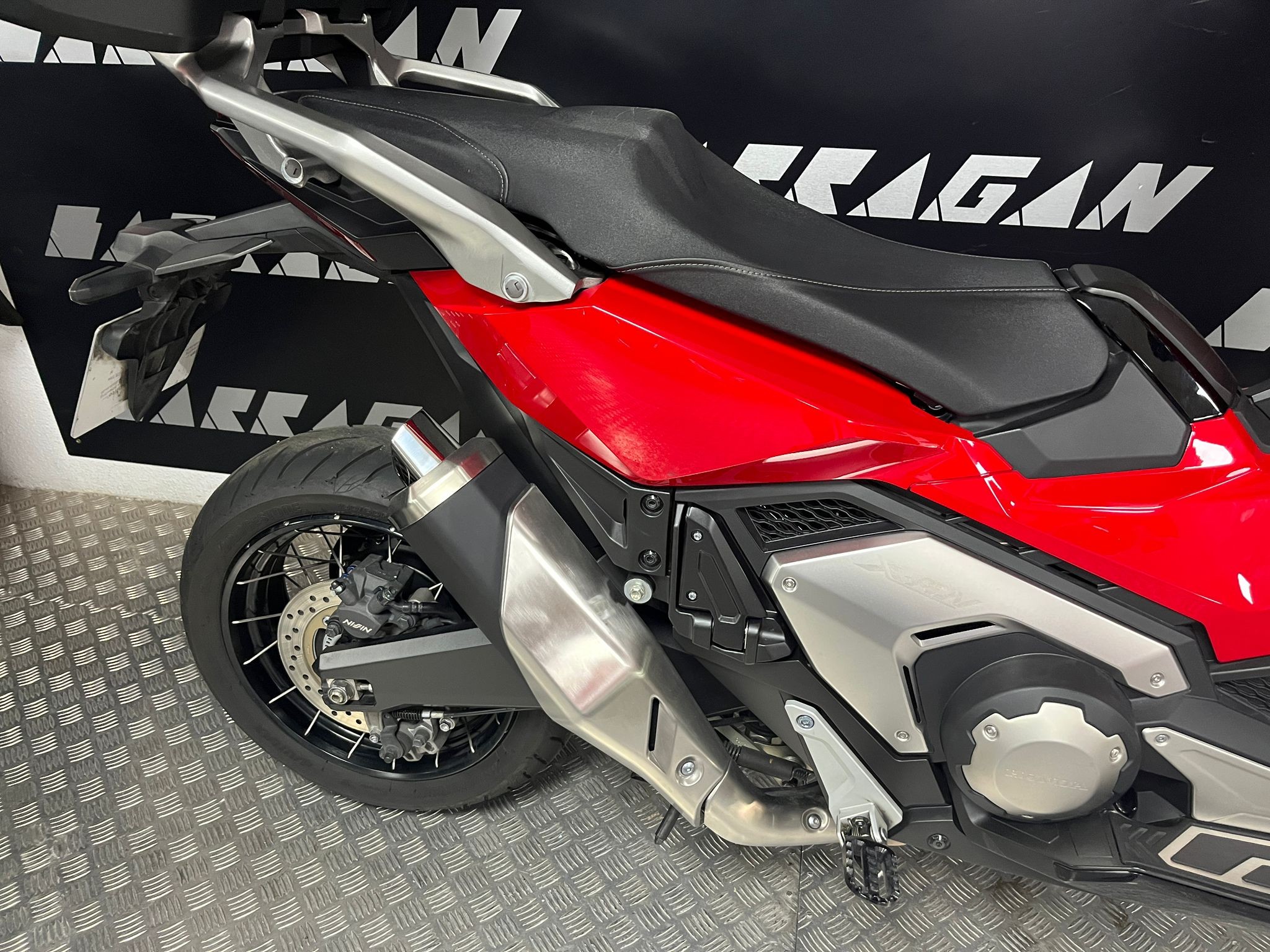X- ADV 750