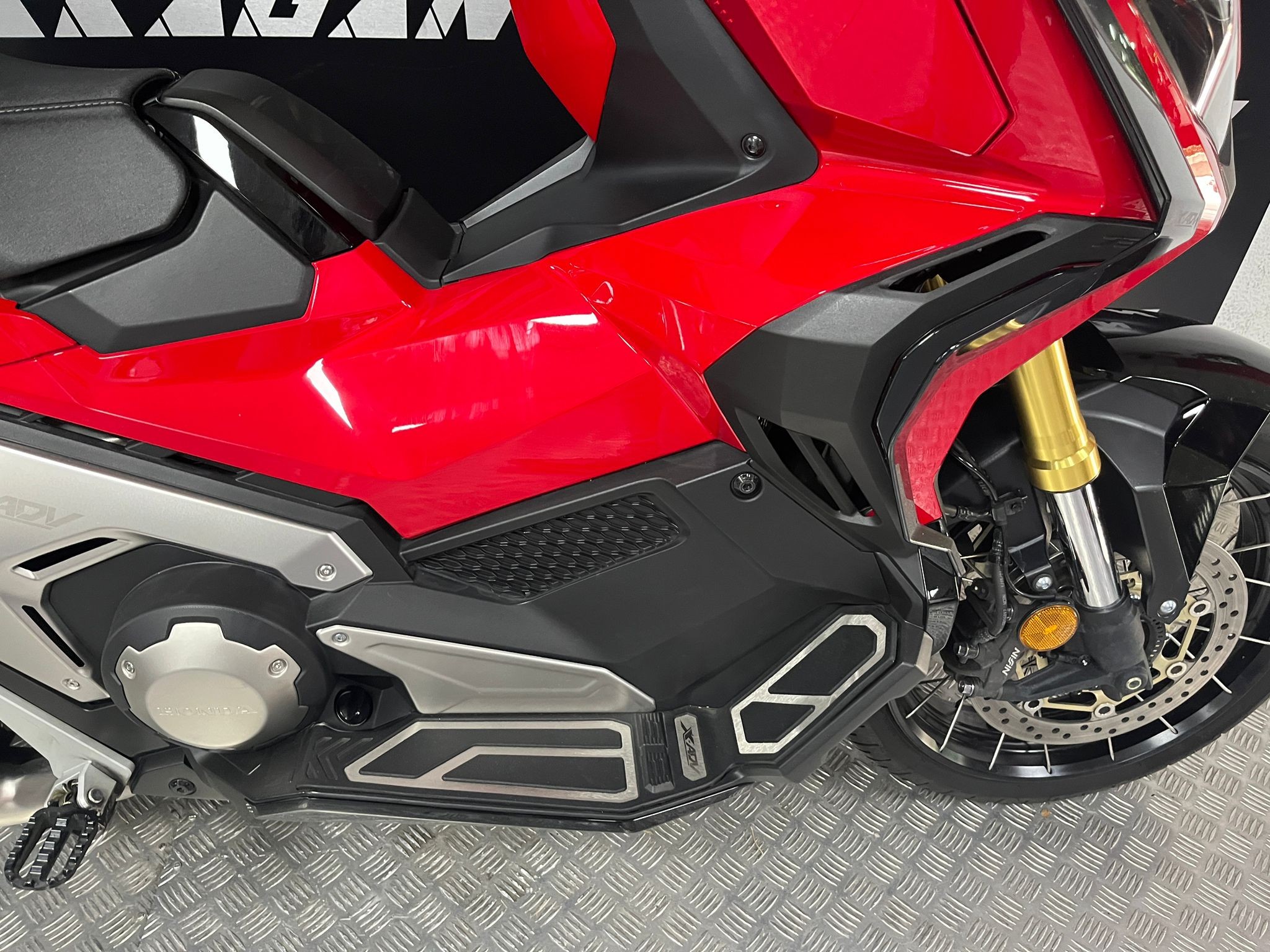 X- ADV 750