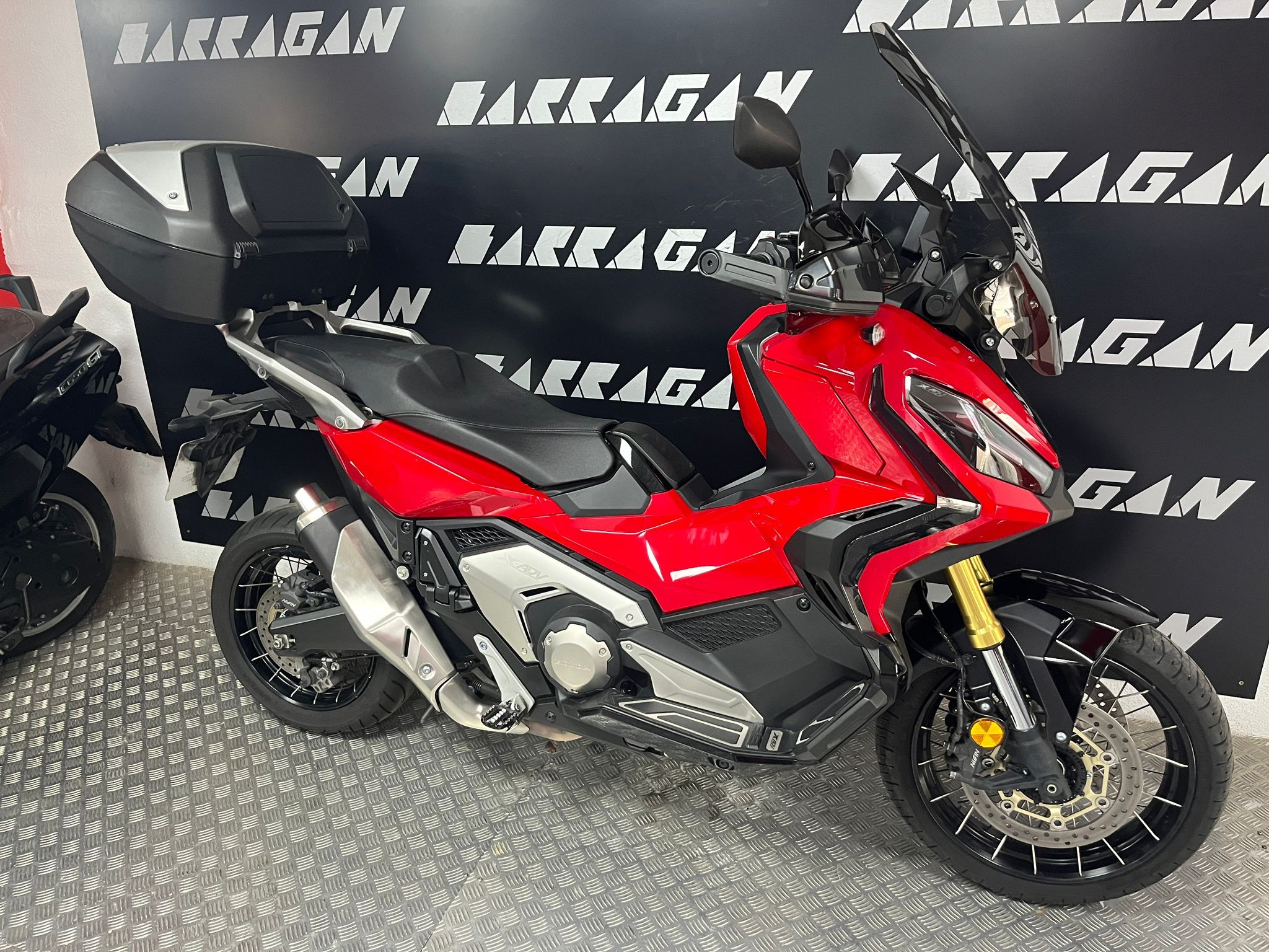 X- ADV 750