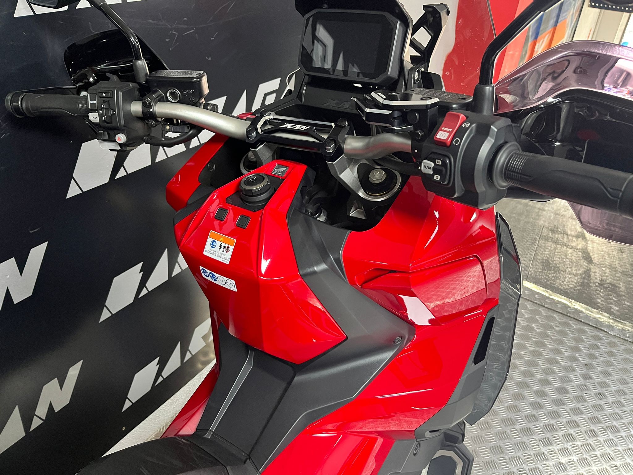X- ADV 750