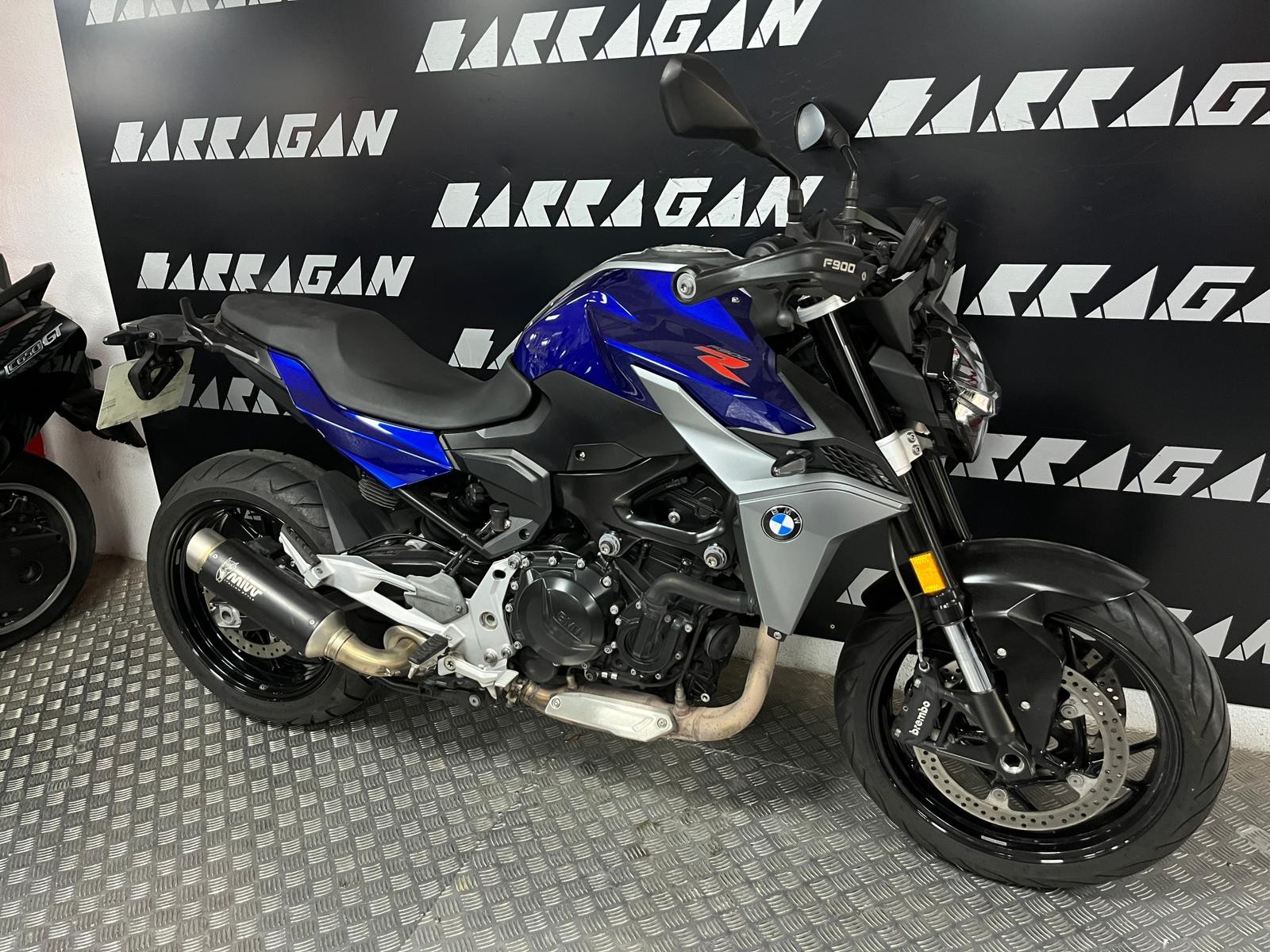 F 900R