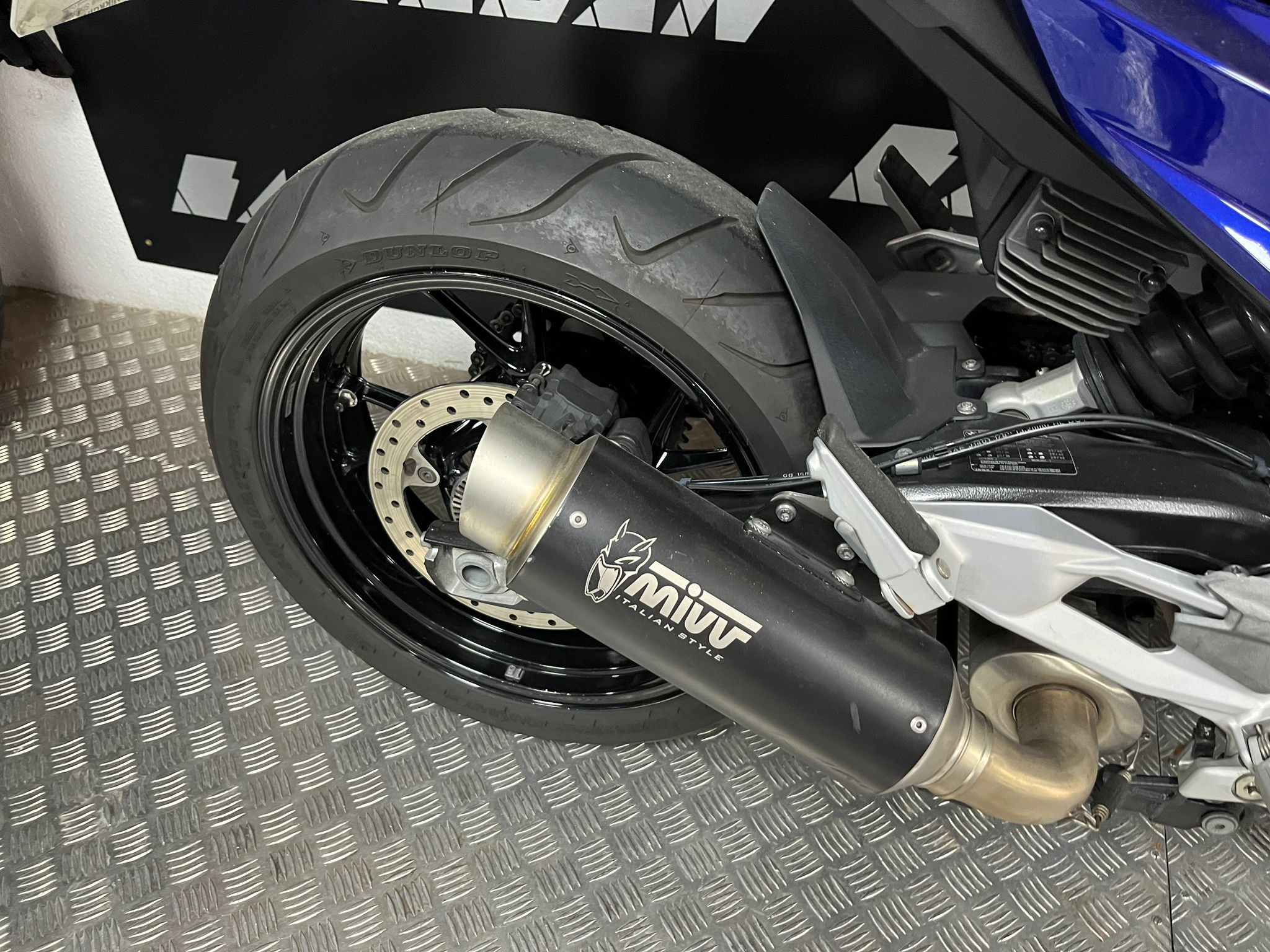 F 900R