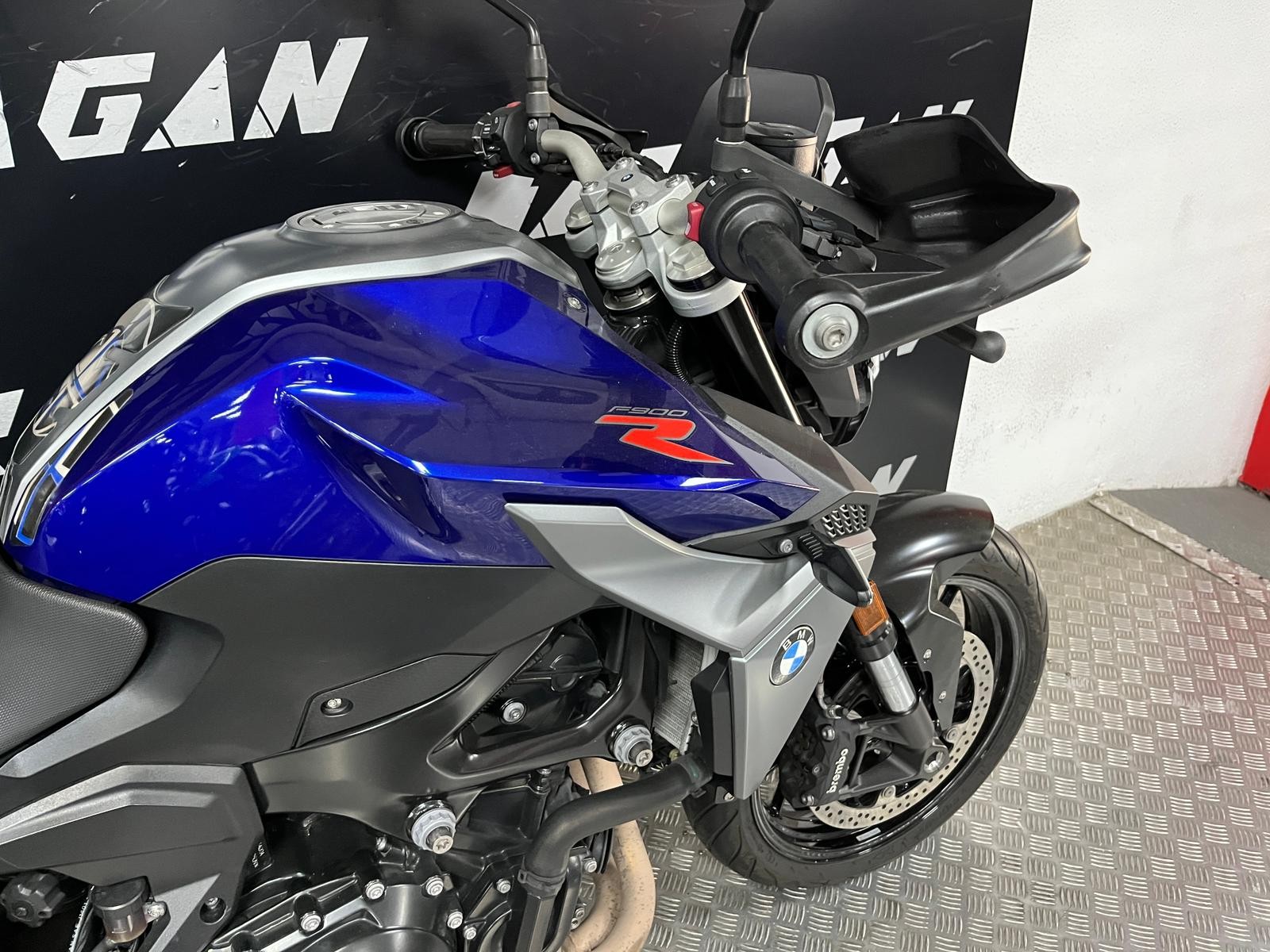 F 900R