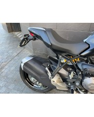 MONSTER 821