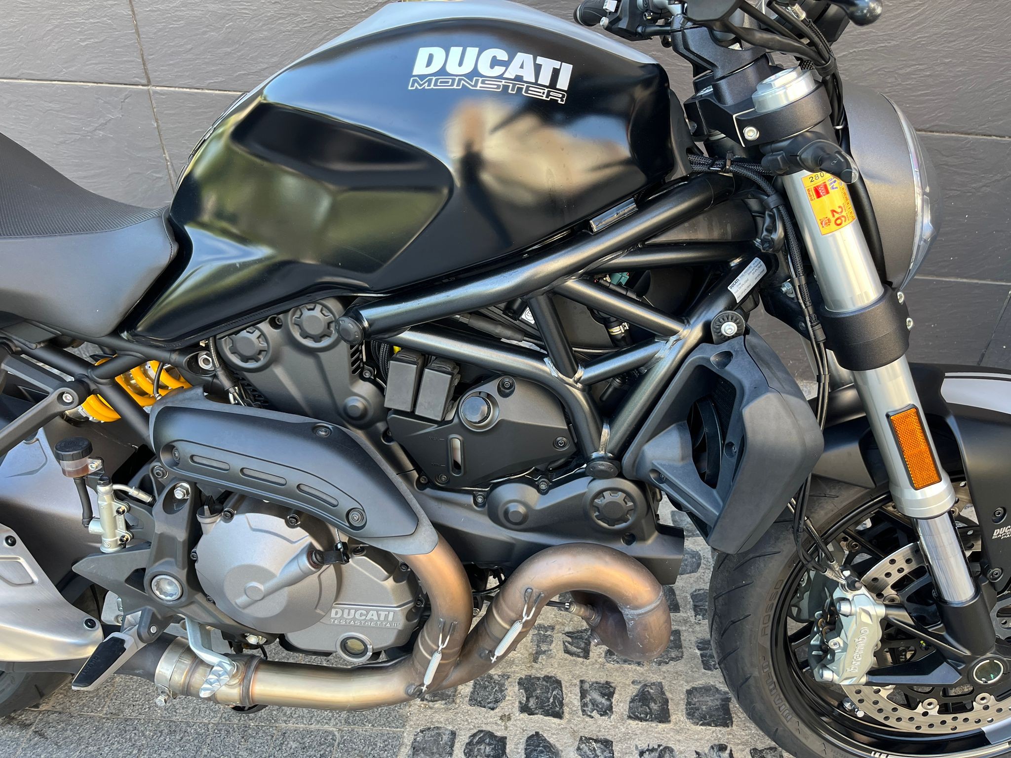 MONSTER 821