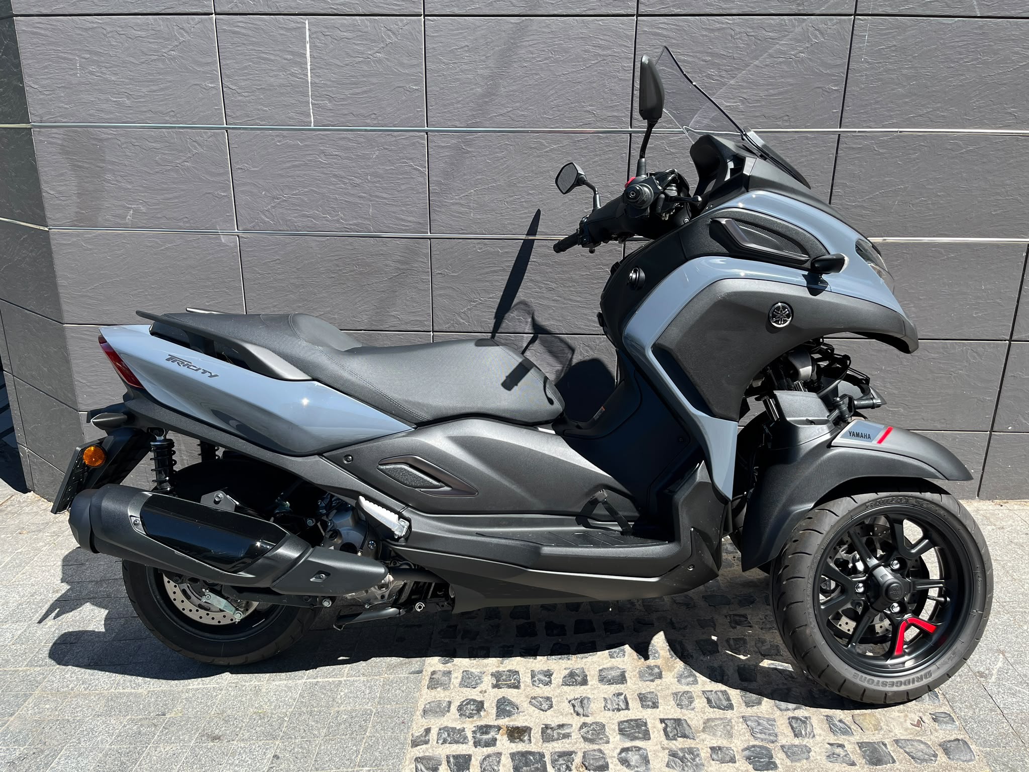 TRICITY 300