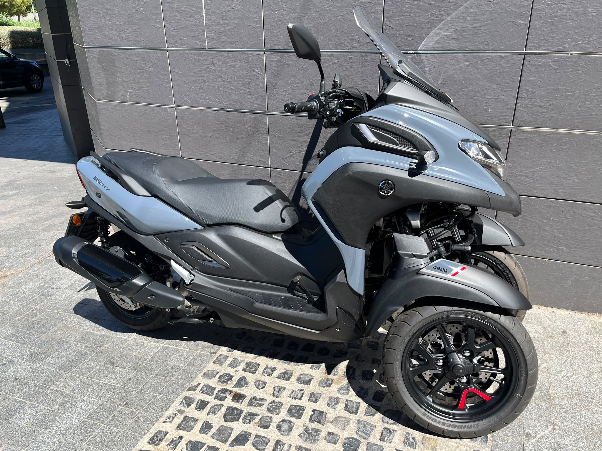 TRICITY 300