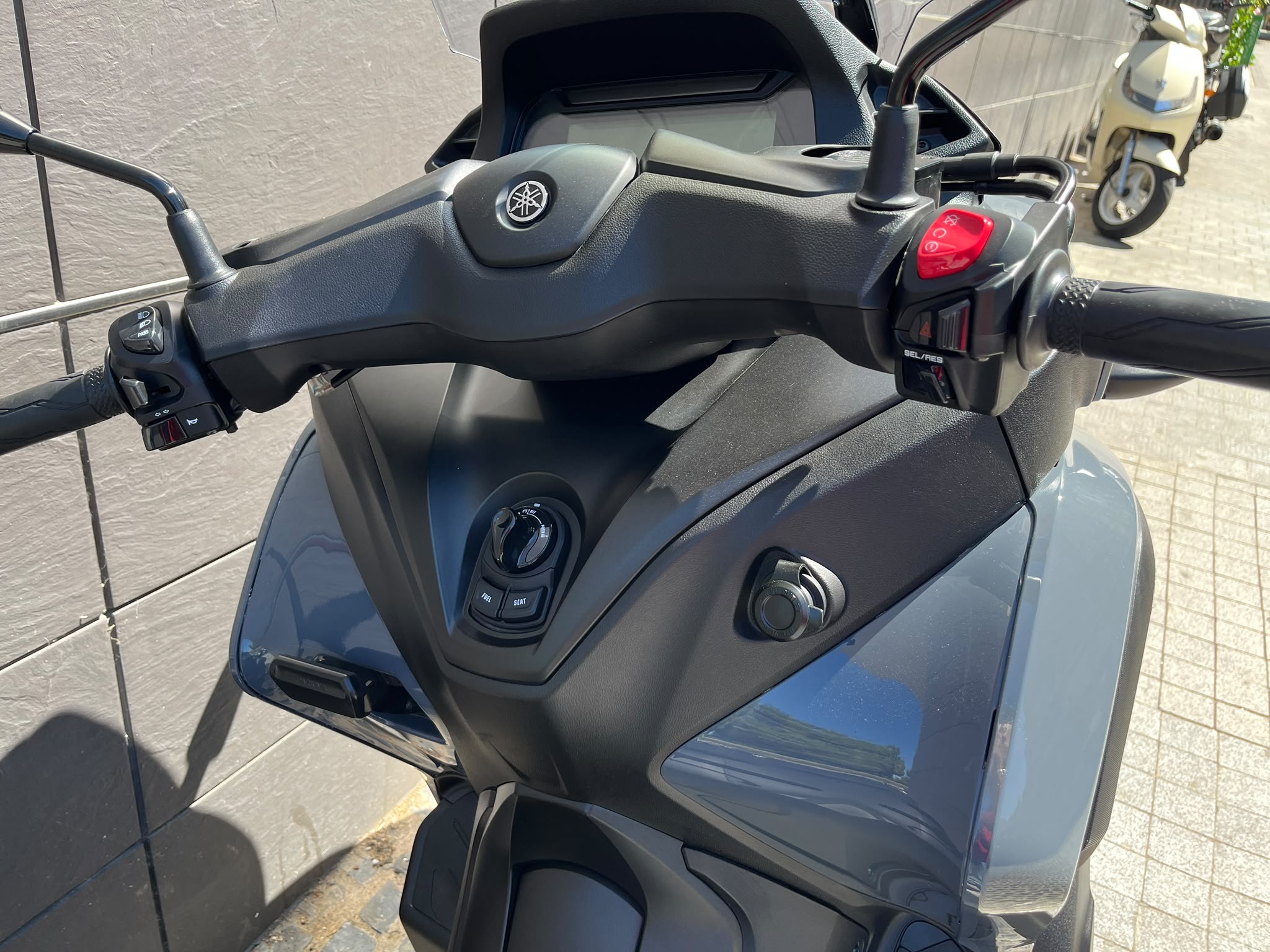 TRICITY 300