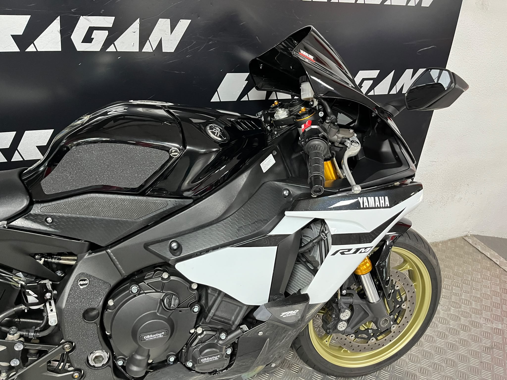 YZF-R1