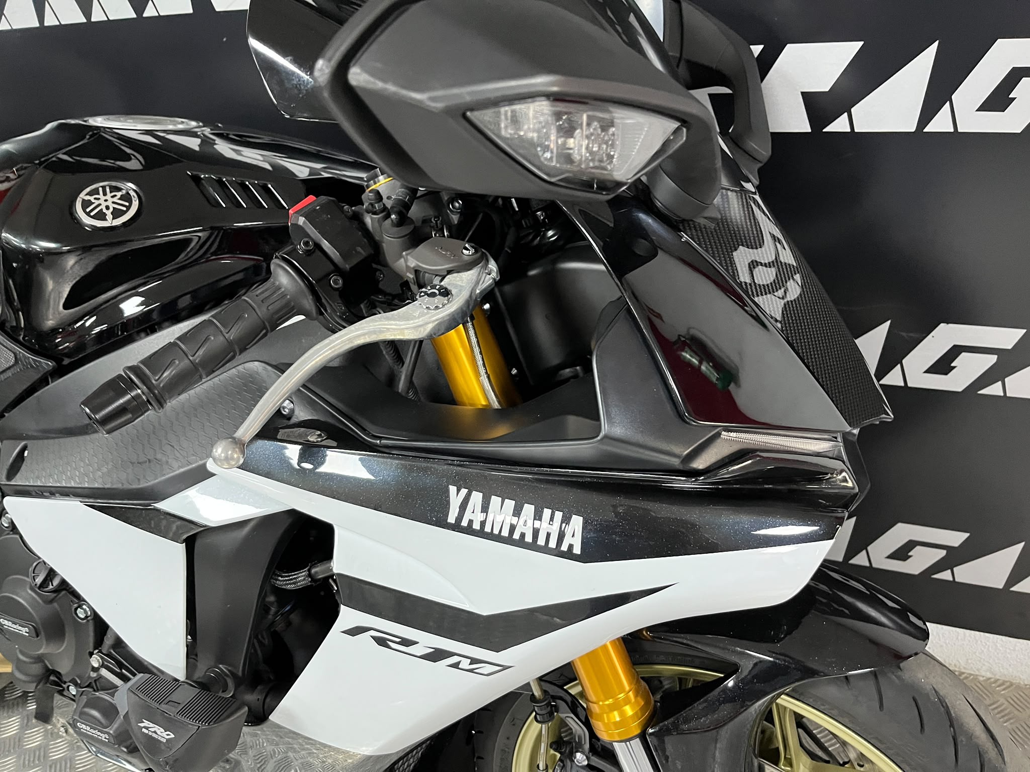 YZF-R1