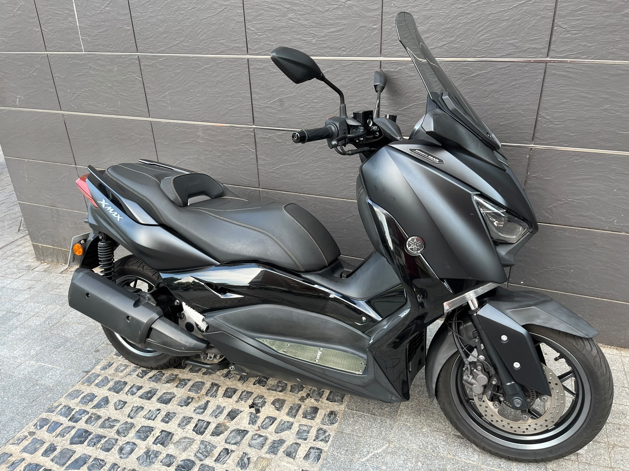 X-MAX 300 IRON MAX