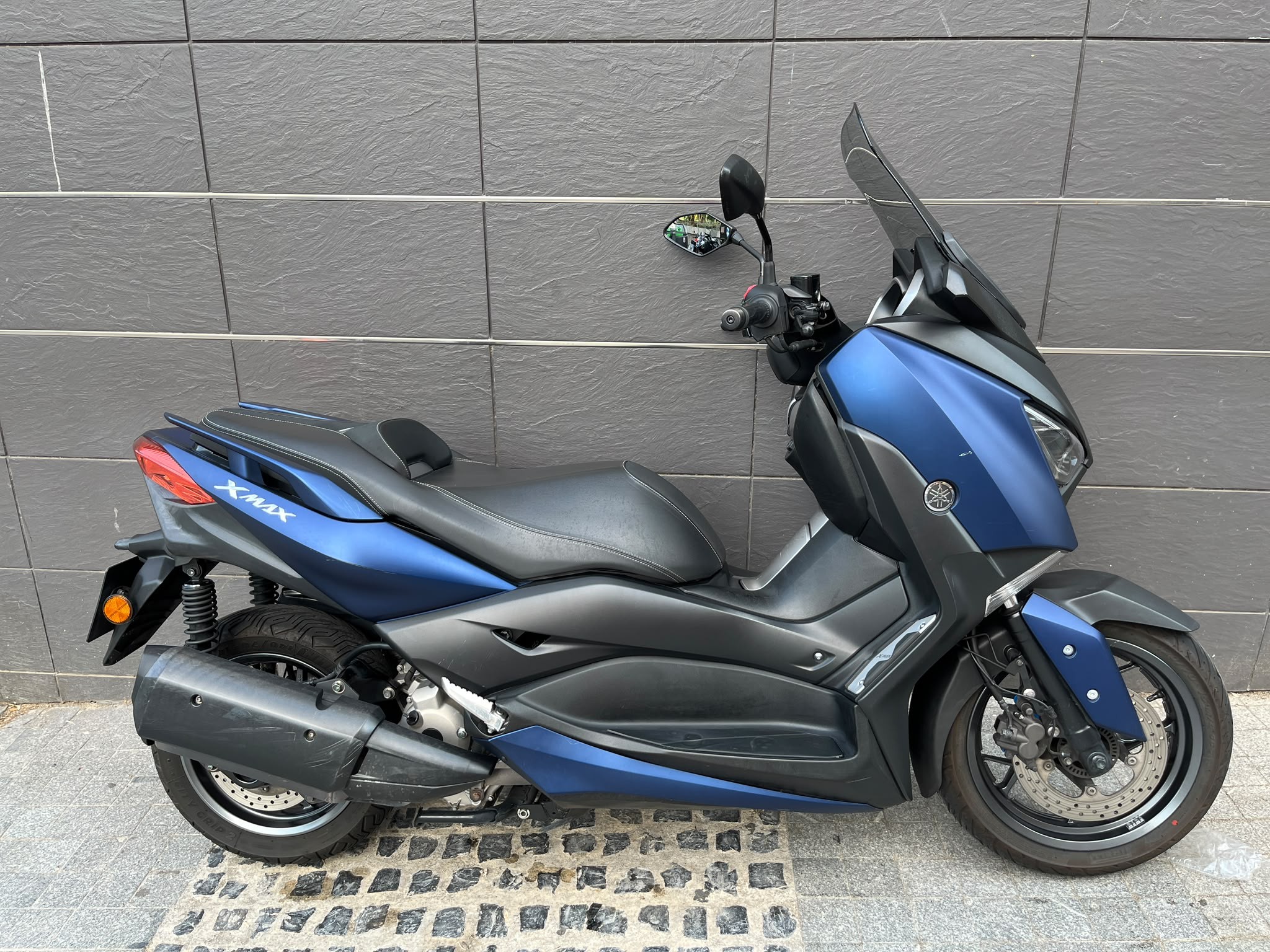 X-MAX 300