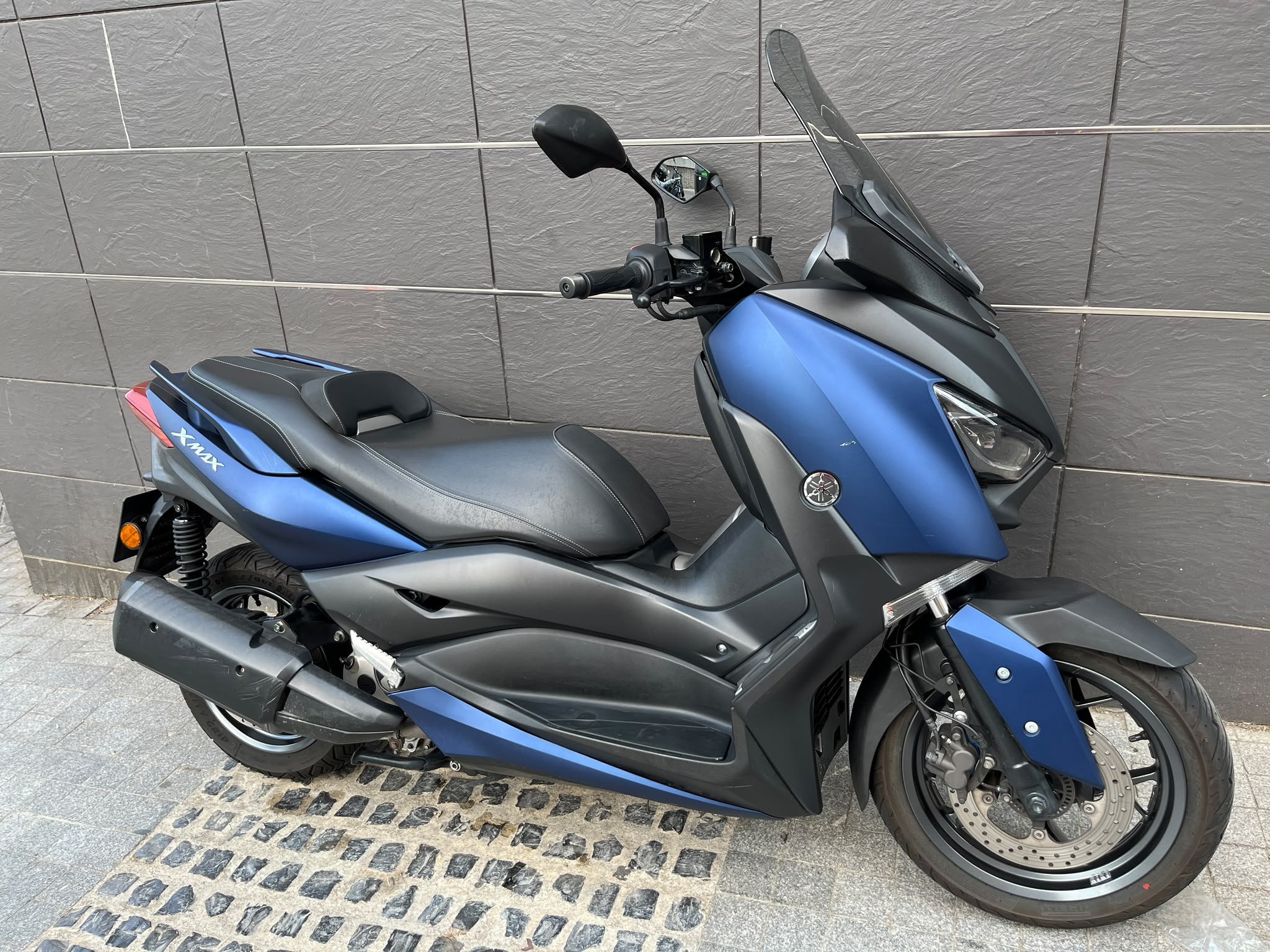 X-MAX 300