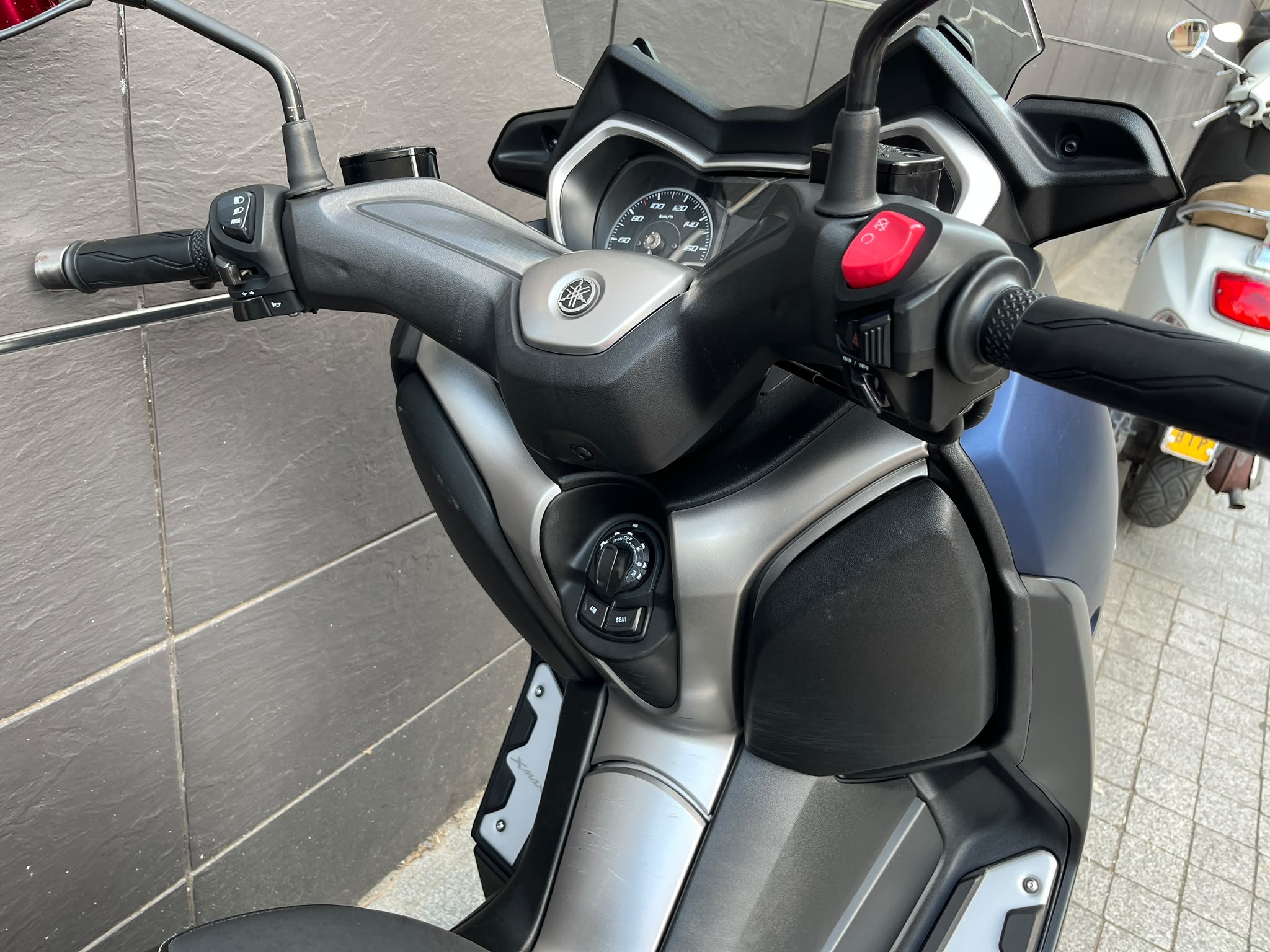 X-MAX 300