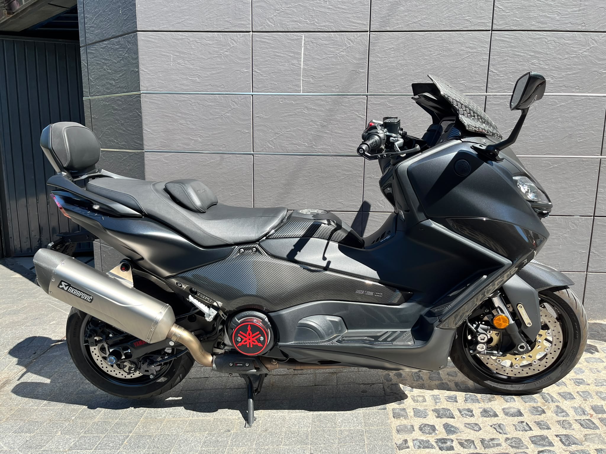 T-MAX 560