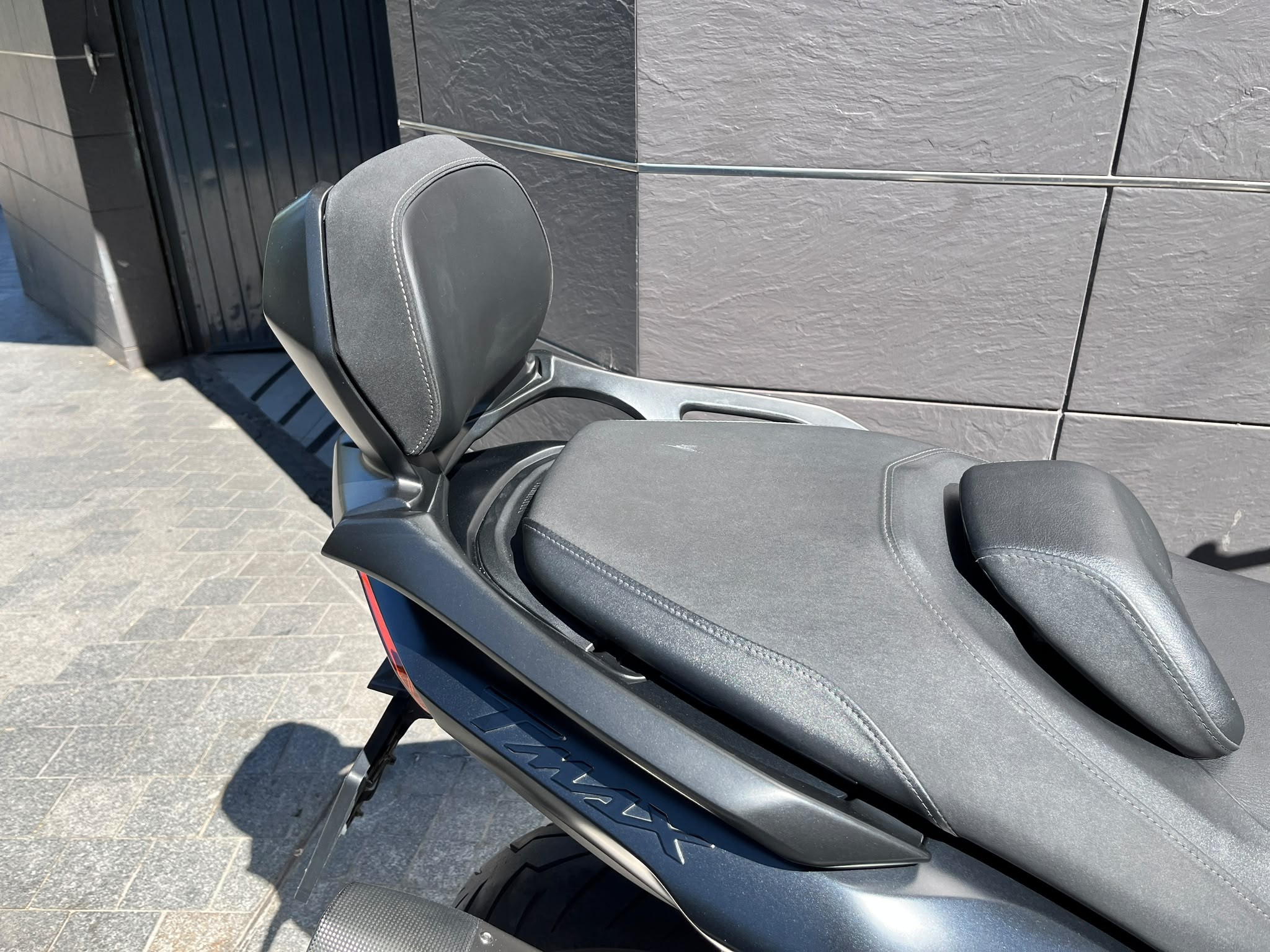 T-MAX 560