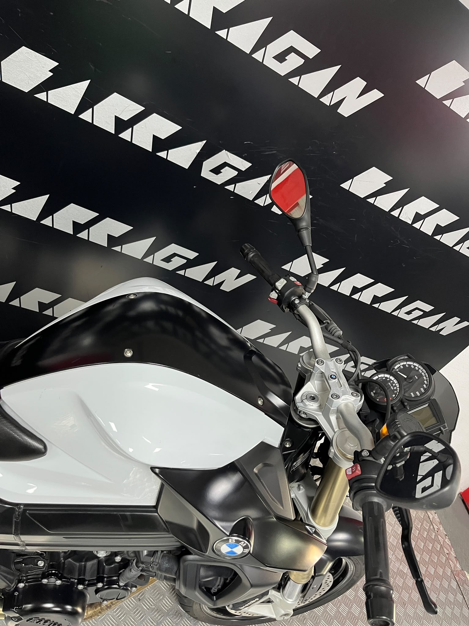 F800 R