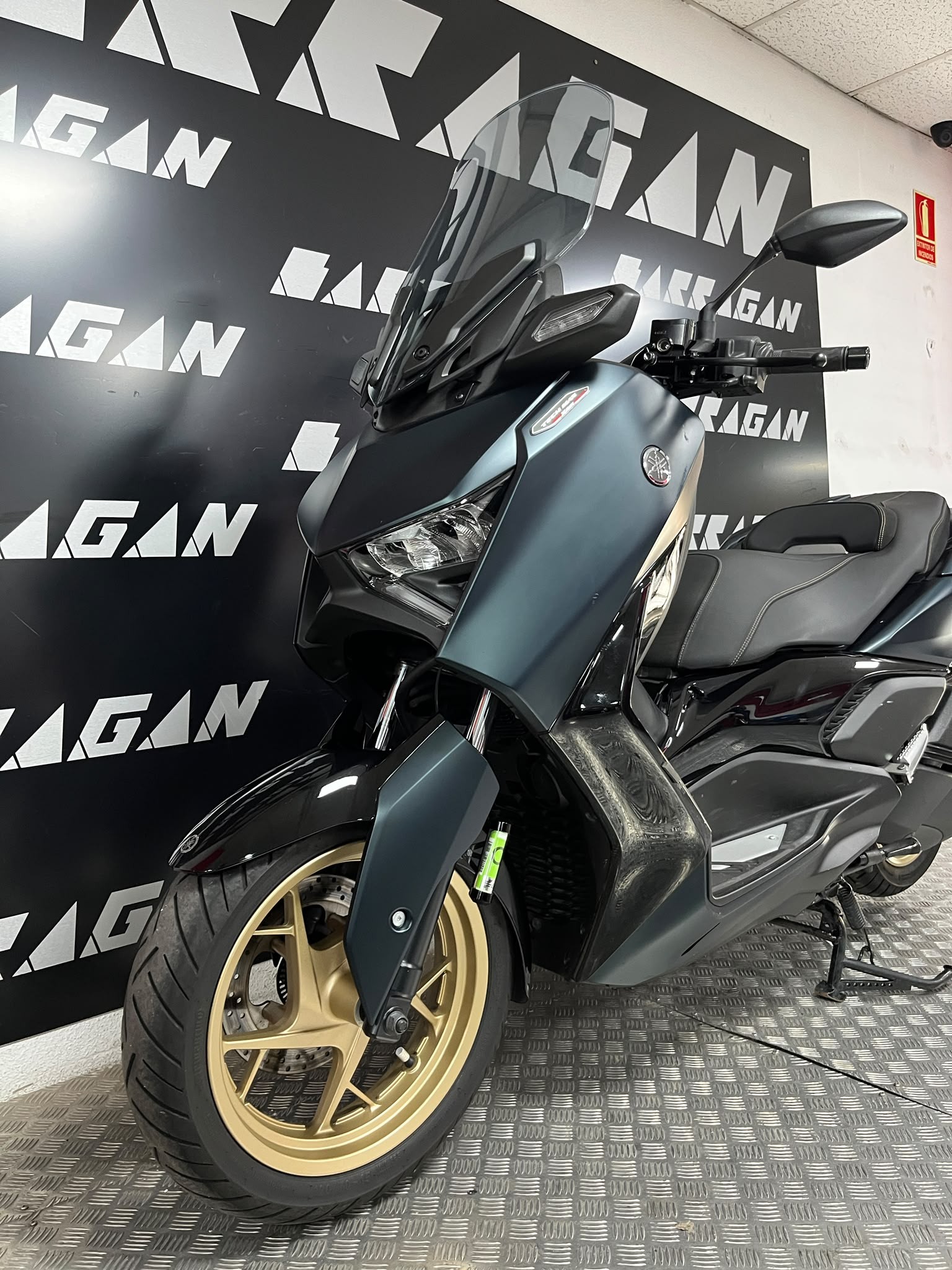 X-AX 300 TECH MAX