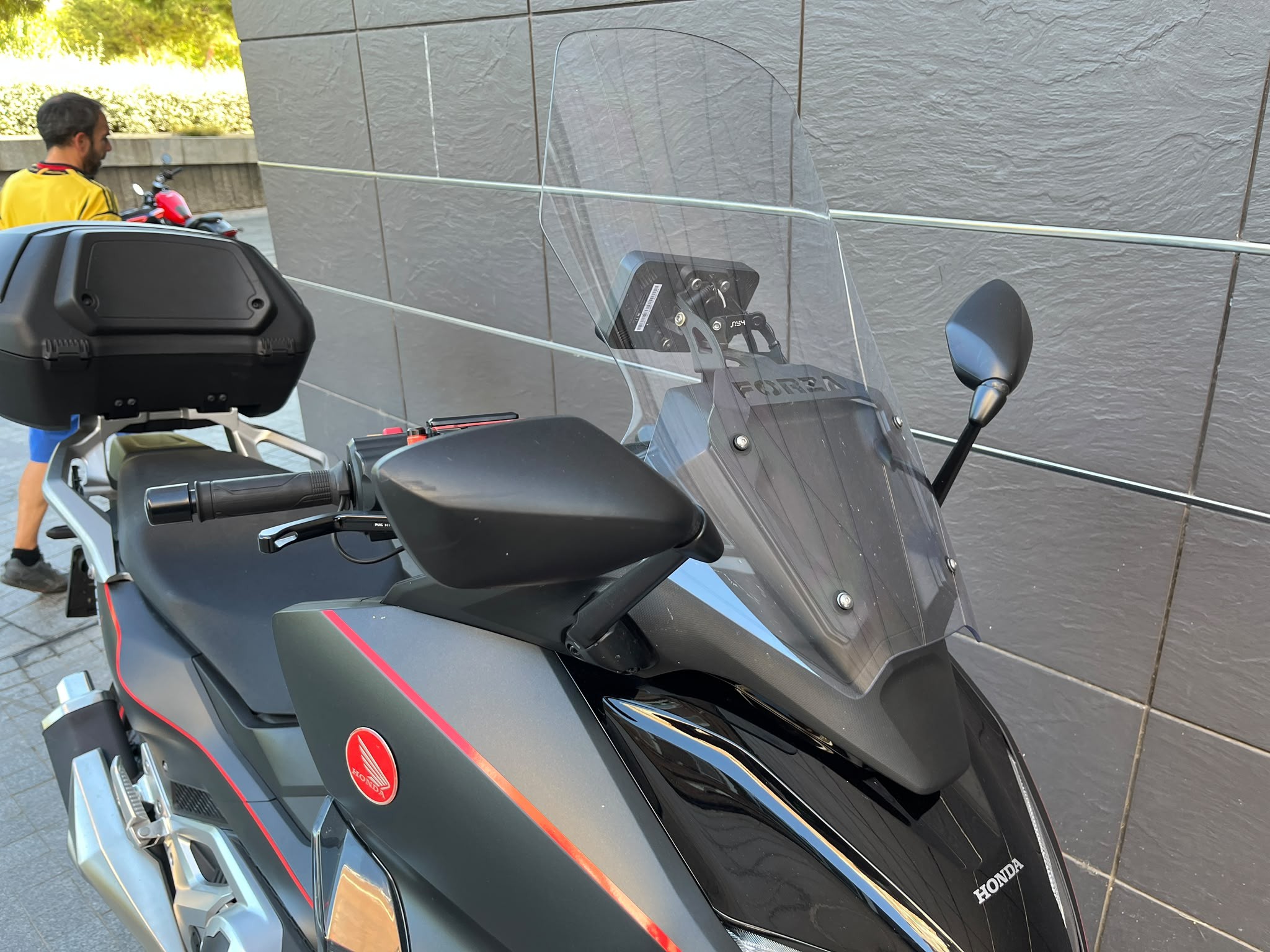 FORZA 750