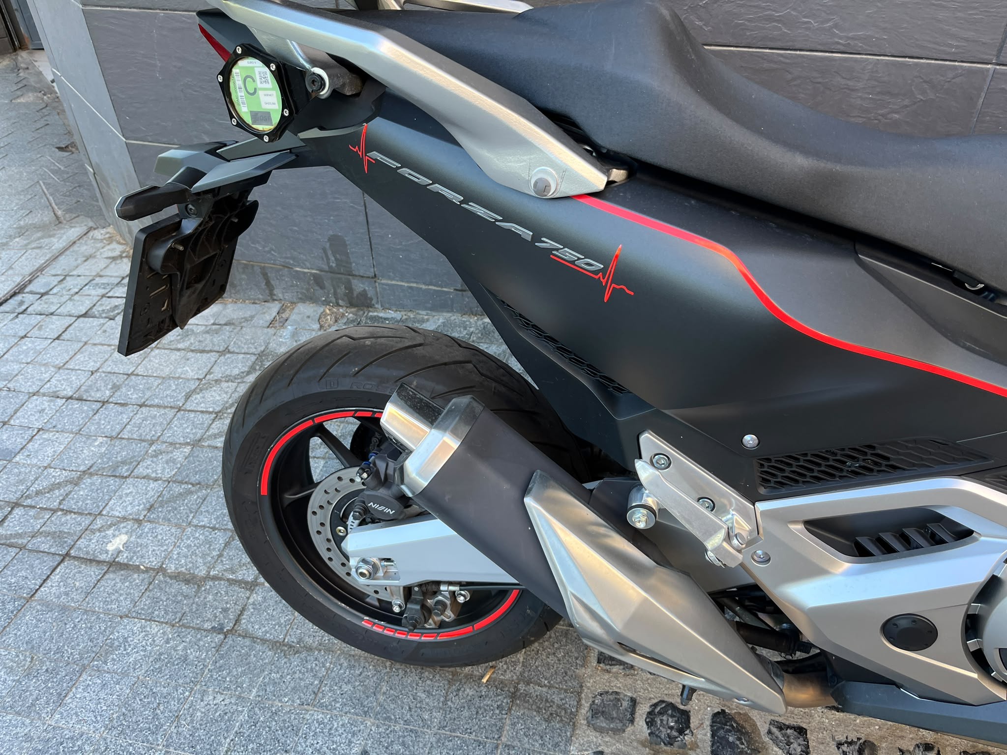 FORZA 750