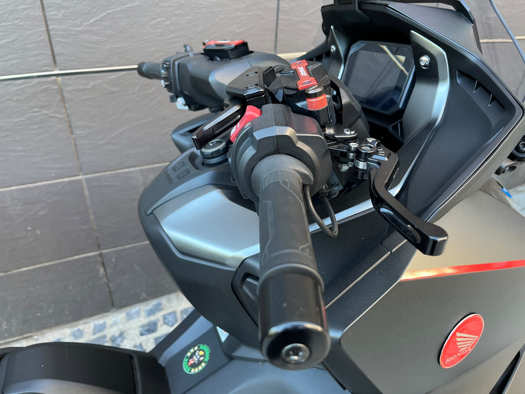 FORZA 750