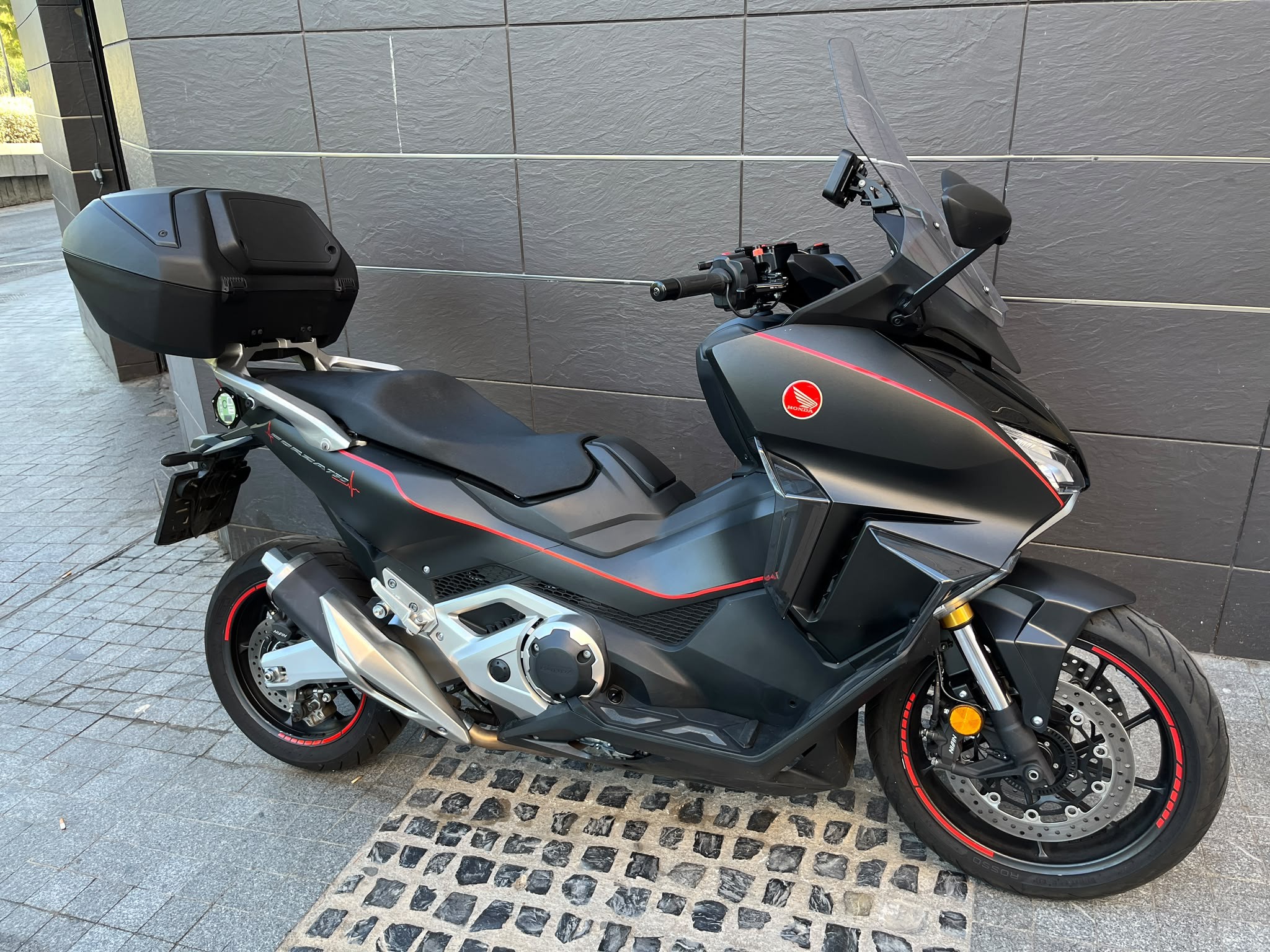 FORZA 750